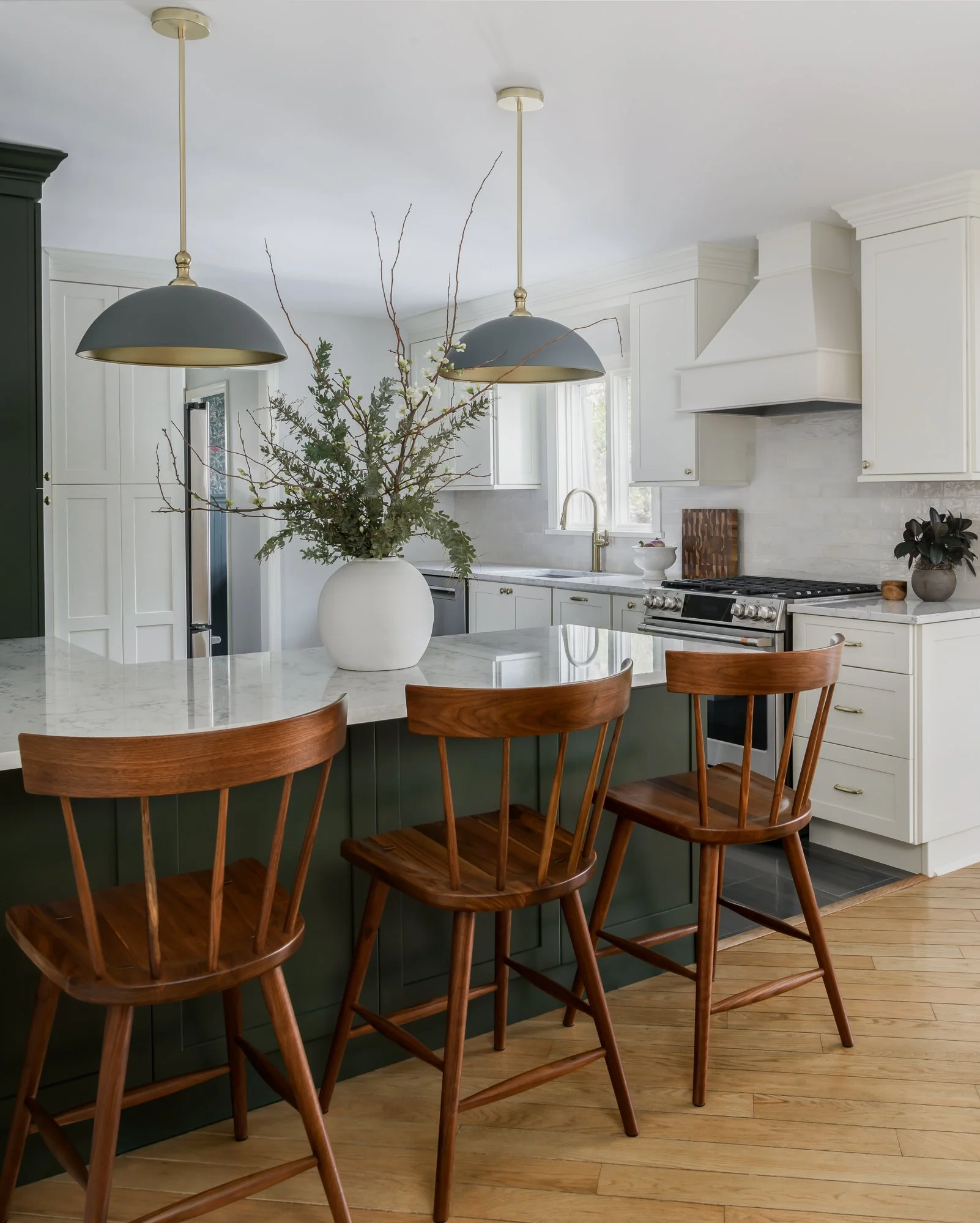 Modern luxury kitchen design mixing two tone cabinetry colors