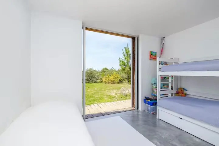 TRIPLE SHARED ROOM