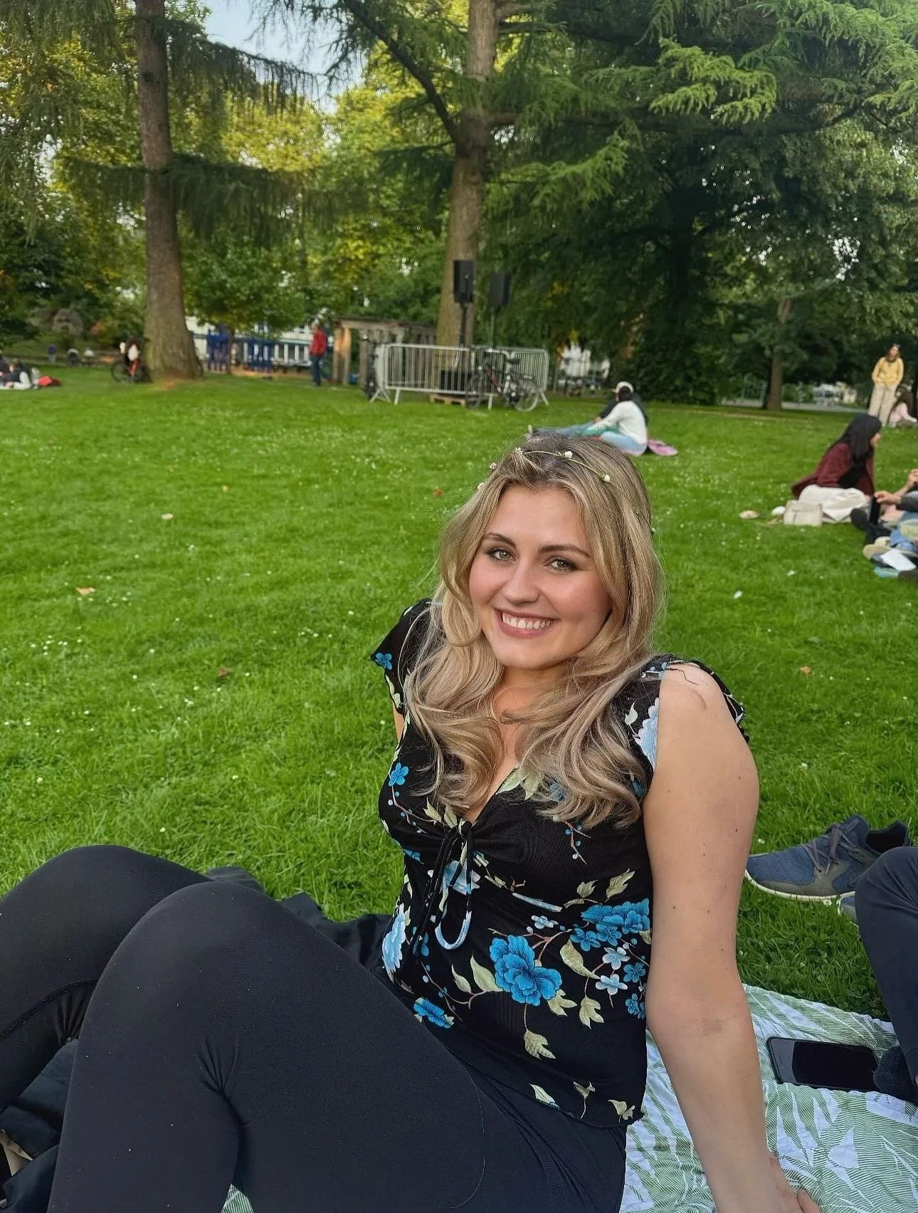 Last days as the Prinzessin von Essen 🥹🍓🦘

#mezzosoprano #operasingersofinstagram #essen #fr&uuml;hling #germany #eurosummer #picnic