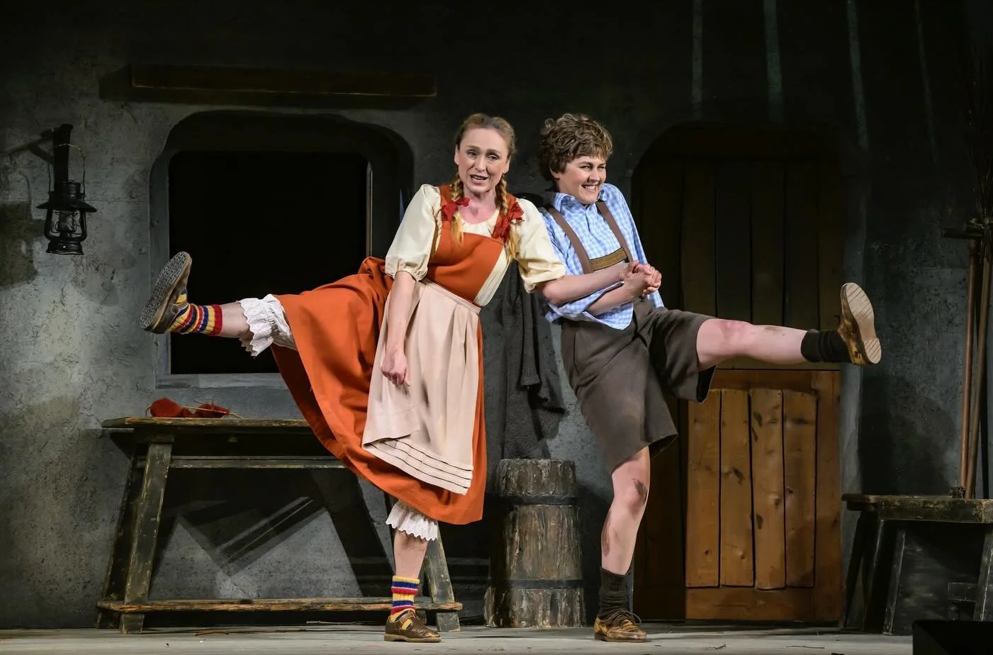 H&Auml;NSEL UND GRETEL @staatsoperhannover 

I&rsquo;m so thrilled to be singing H&auml;nsel in Staatsoper Hannover&rsquo;s iconic, dreamy, gorgeous and very magical 1964 production of H&auml;nsel und Gretel. You can catch me in the next performances