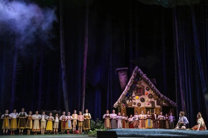 H&auml;nsel und Gretel over the years 🩵🍭🍫🍪

2025 - H&auml;nsel und Gretel @staatsoperhannover
📸 Bettina St&ouml;&szlig;

2024 - Gro&szlig;e Oper Klein: H&auml;nsel und Gretel @operwuppertal 

2023 - Hansel &amp; Gretel (our own student productio