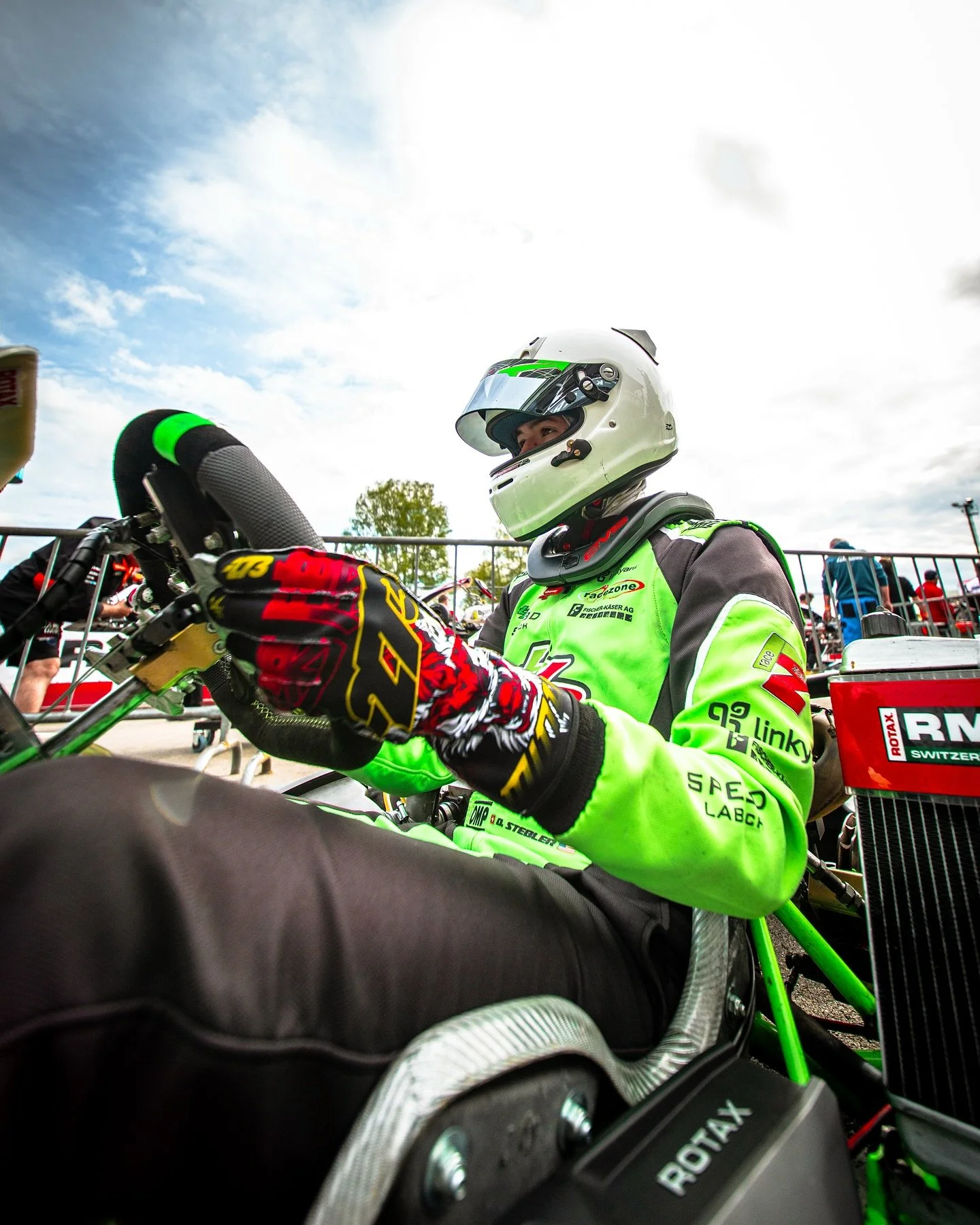 🎞️ Wide-angle in Wohlen ☀️ 

📸 @snmedia.ch @tizianocapomedia 😮&zwj;💨

#karting #rotaxmaxchallenge #kartbahnwohlen #dd2