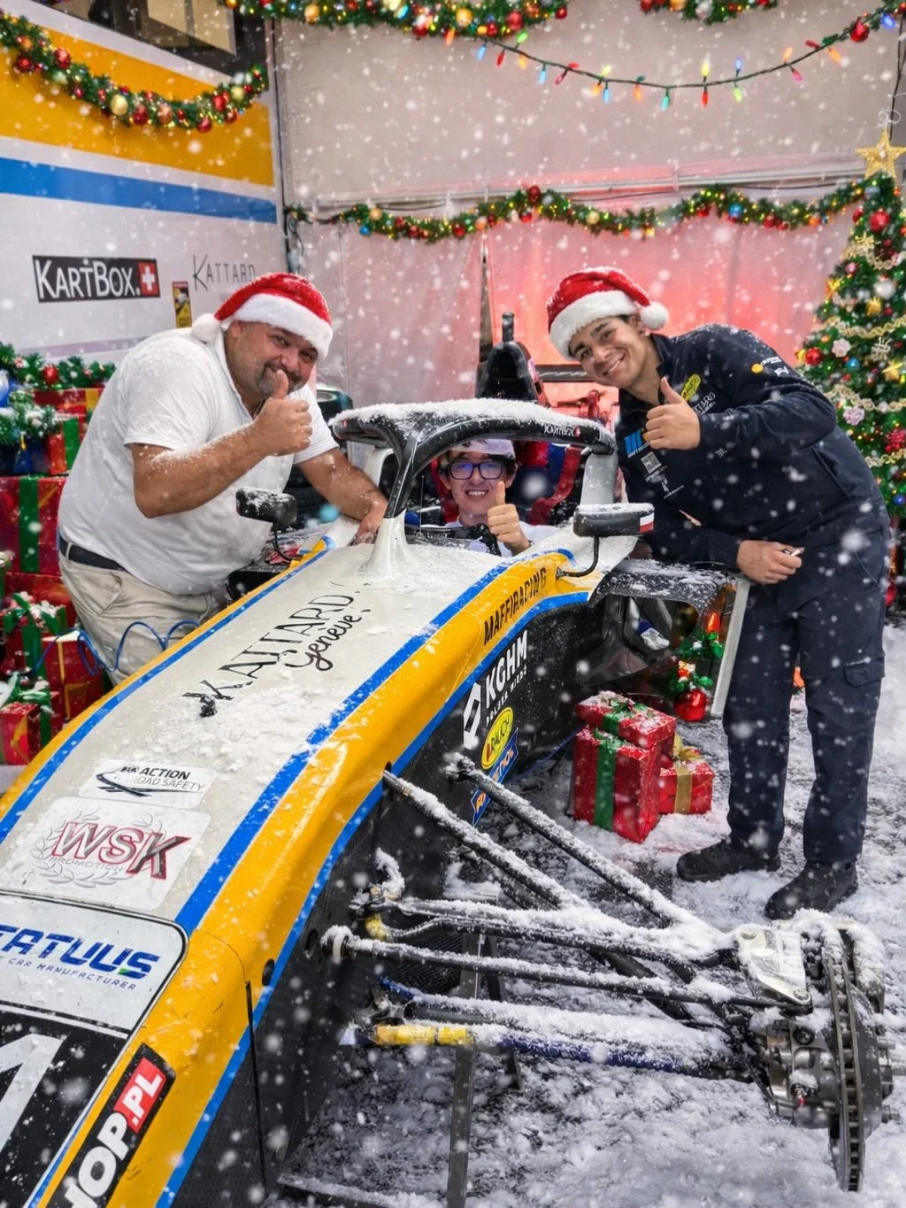 Merry Christmas! 🎁🎄

Wishing everyone Happy Holidays and a good start to the new year 🙌

@maffiracing @maffiesports @teamracezone @the_creative_impact @kevin.aebi @kamto_simracing 
#racing #formula4 #christmas #motorsport #racingdriver