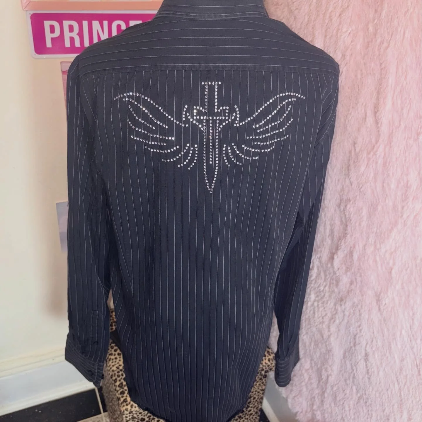 Had such a fun time making this Mcbling moment for @aliya.bloom &lsquo;s birthday 🖤🗡️🪽

#mcbling #mcblingaesthetic #bedazzled #bedazzle #custom