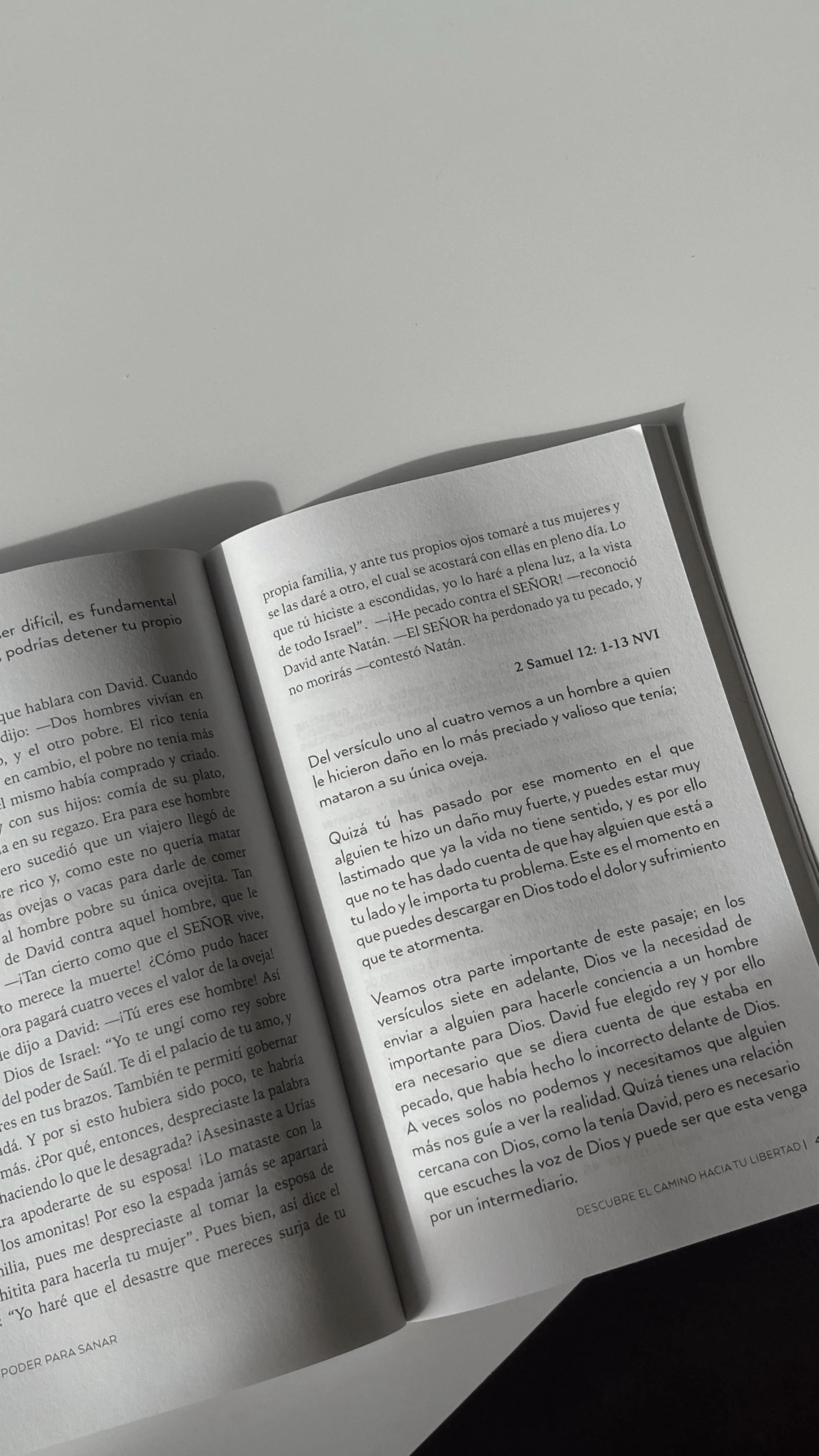 La Biblia nos enseña que Jesús puede transformarnos, pero también nos da el regalo de decidir.
Cuando elegimos lo correcto, caminamos en armonía con Su voluntad y experimentamos Su paz.
Cada decisión es una oportu