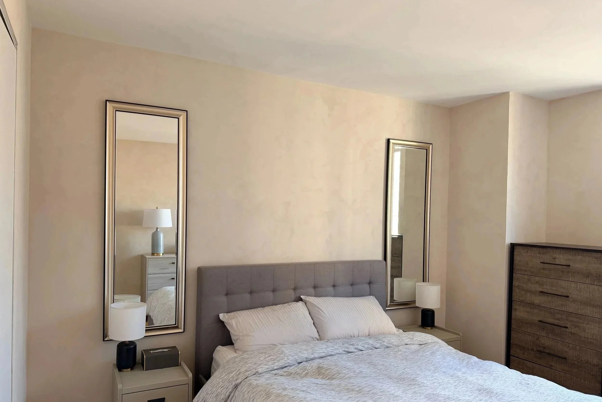 Wide angle view of limewash bedroom in daylight — Nomad apartment, Limewall & Co.