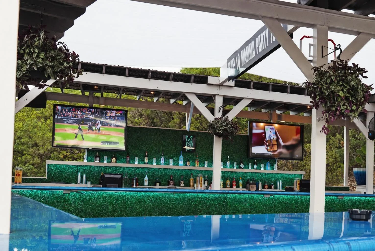 Sun&rsquo;s out, drinks cold, game on. 🍺🏀
Sounds like a Deuce kinda day 😎
#TheDeuceSA