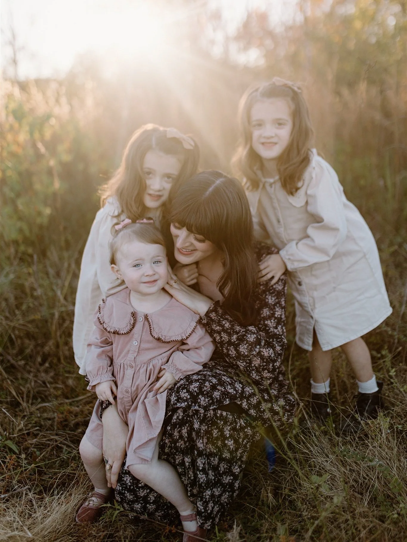 Fall is for family photos and if you haven&rsquo;t scheduled your session yet, what are you waiting for? Fall can be one of the busiest seasons for a photographer so don&rsquo;t wait! Book your family session asap! It&rsquo;s the perfect time for pho