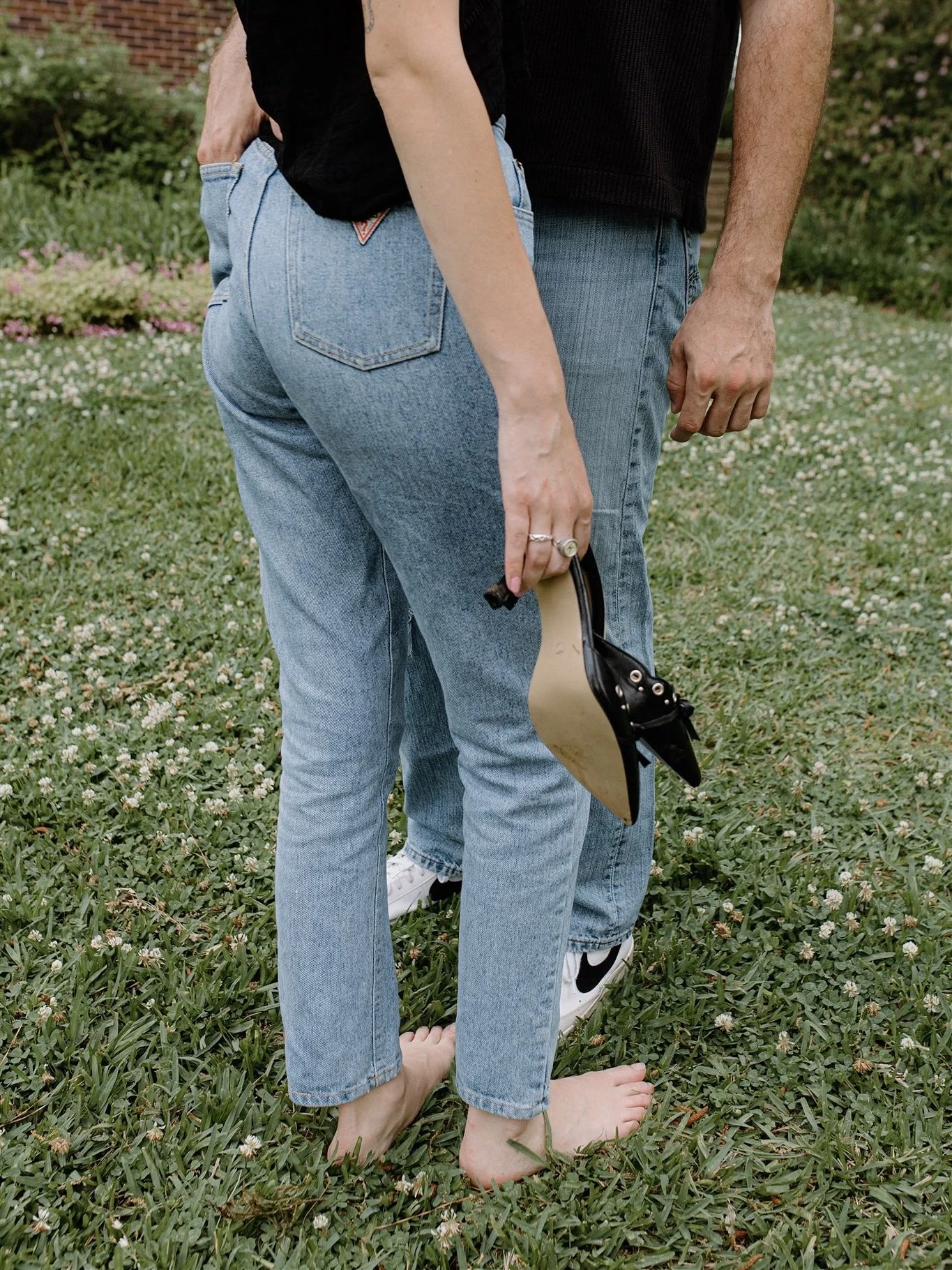 I have this vision for an engagement session or couples session in New York. Think like strolling through the upper east side during fall while there&rsquo;s leaves on the ground. This session makes me think of that and makes me excited at the though