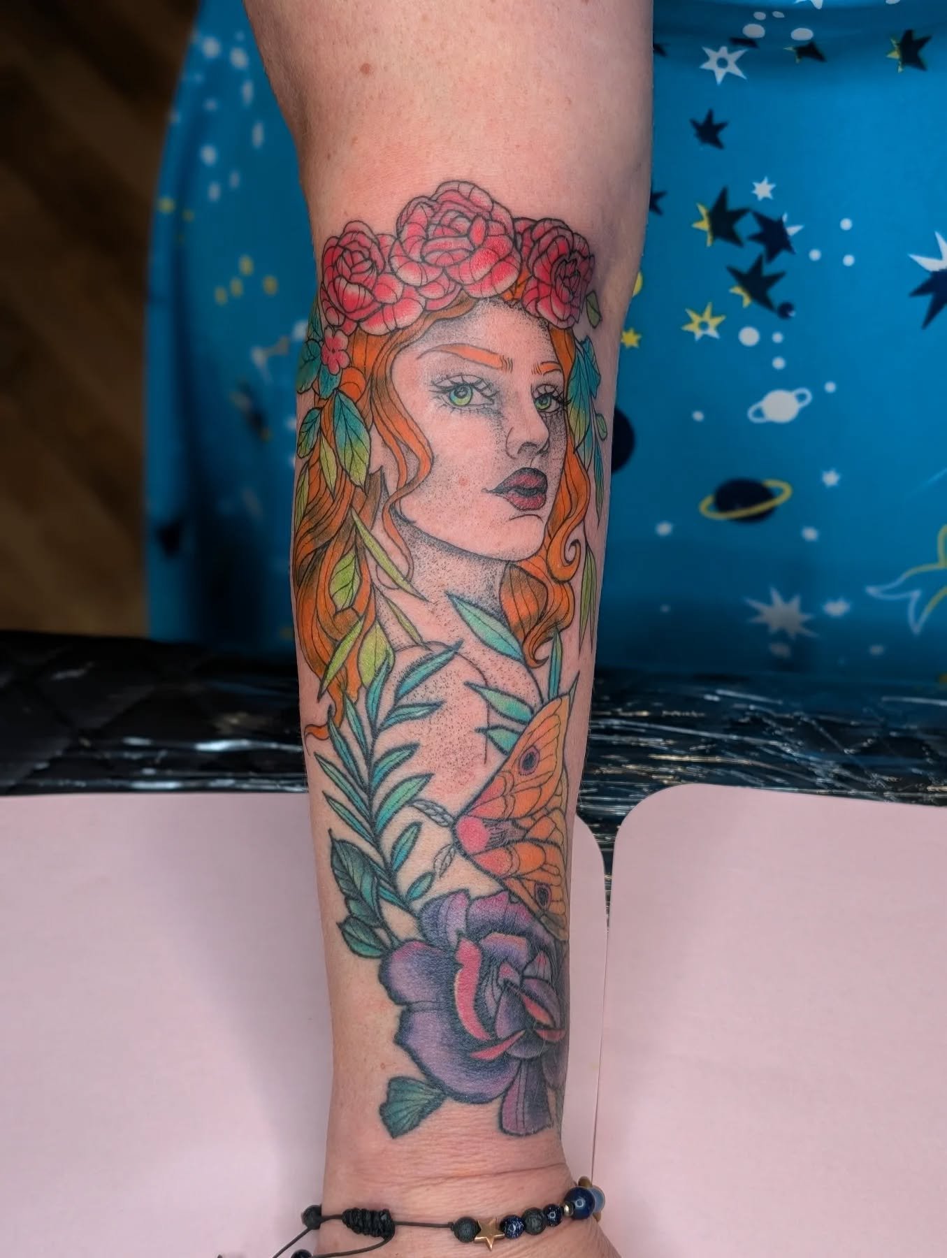 Floral goddess @arealjoytattoos added to a healed.cover up they did last session. Areal is currently booking October and November.