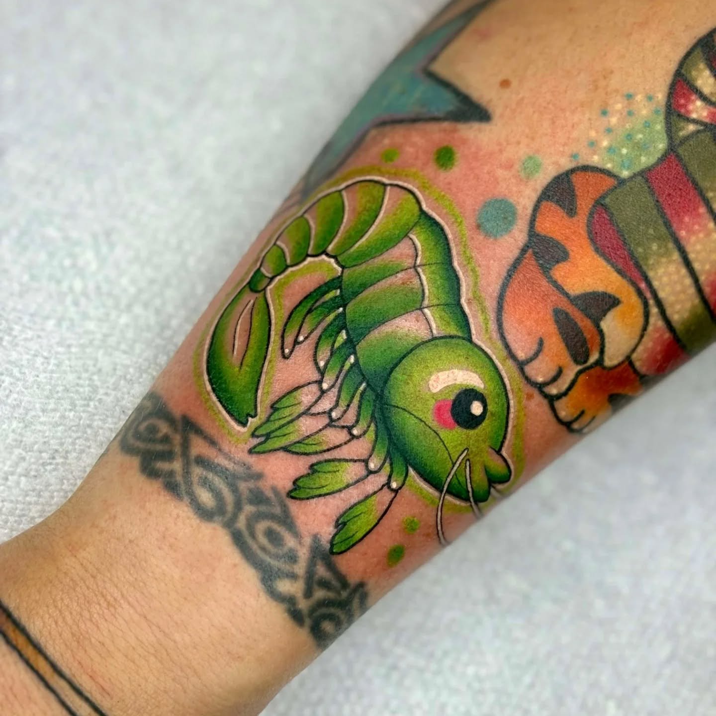 Anybody want some radioactive Walmart shrimp? @zhetacreations totally nailed this design. 😂 They are currently booking for November.