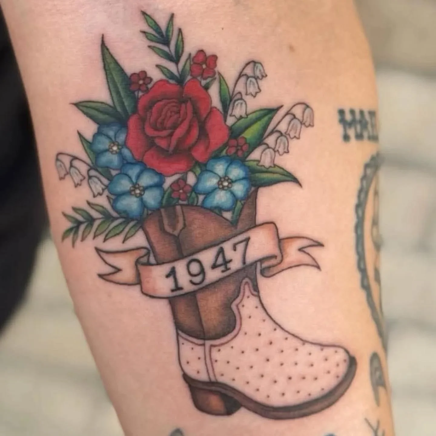 @shawneylylesart did this vibrant memorial for a dear friend.  They are currently booking for November and December.