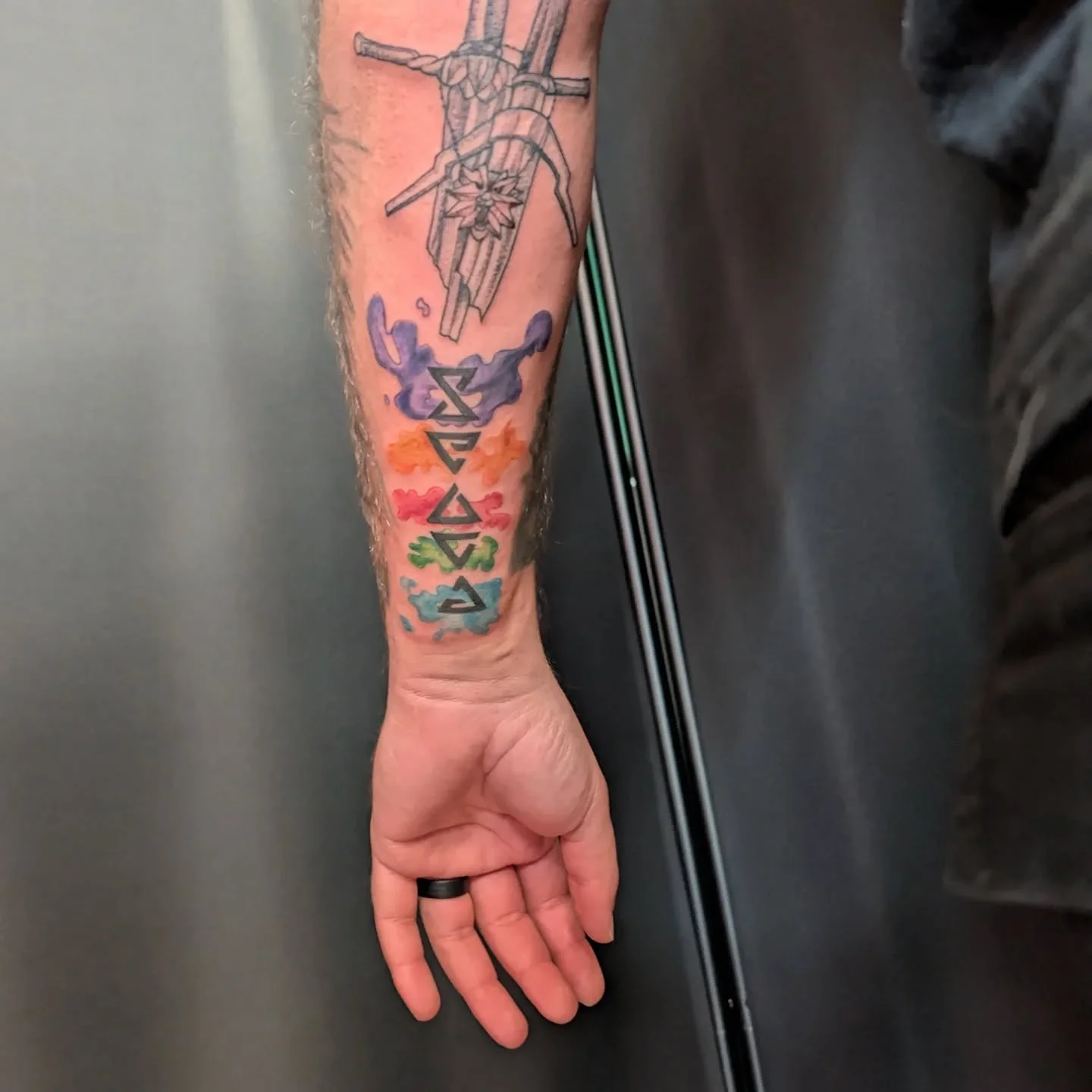 @arealjoytattoos had the pleasure of tattooing this witcher inspired piece. Now to watch the new season! 

#teamhenrycavill #tattoos #witcher #colortattoos  #tattooidea