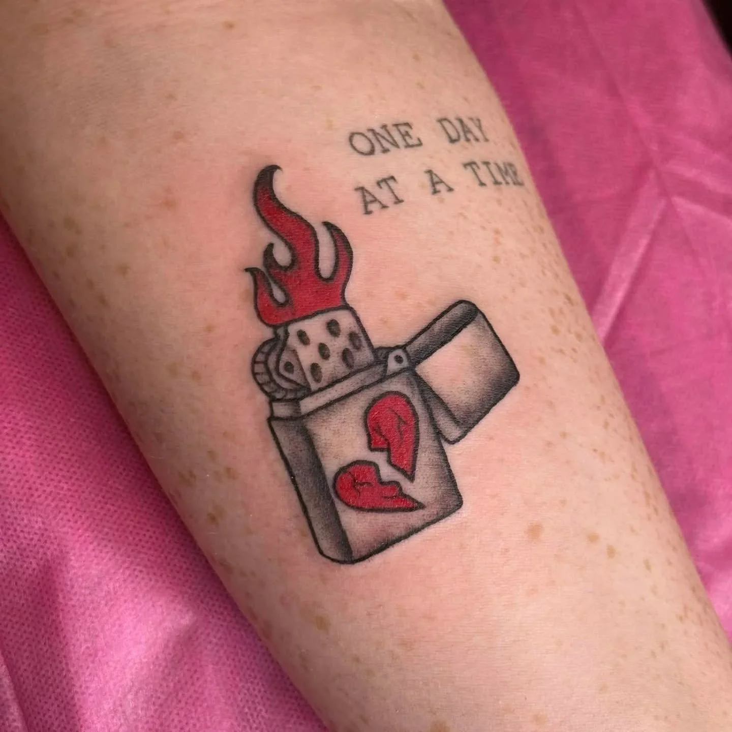 Cute little piece done from @shawneylylesart valentines day flash. She is offering a discount on all predrawn flash. Send an inquiry to our website to book!