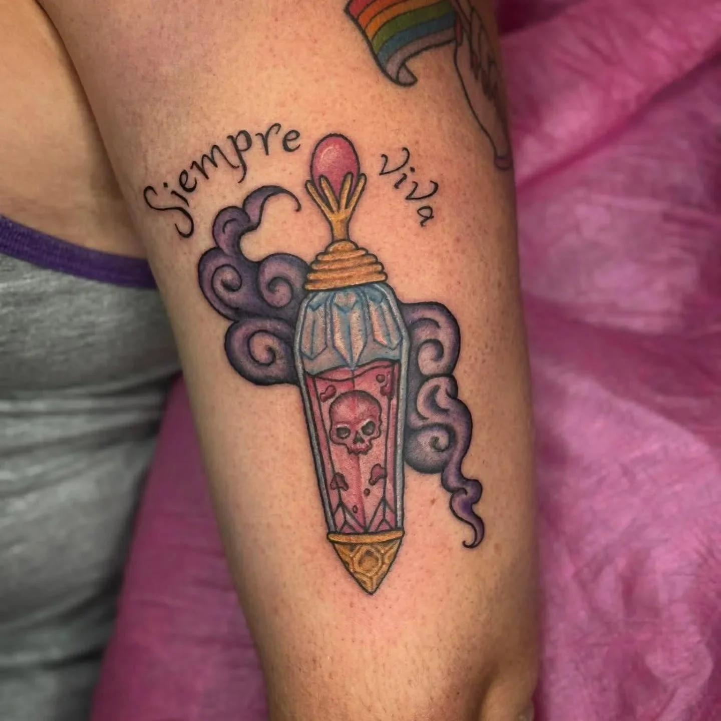 @shawneylylesart did this potion bottle from Death becomes her! She is currently taking on more projects like this and booming for April/May. Send an inquiry today to book! ✨Link in bio✨