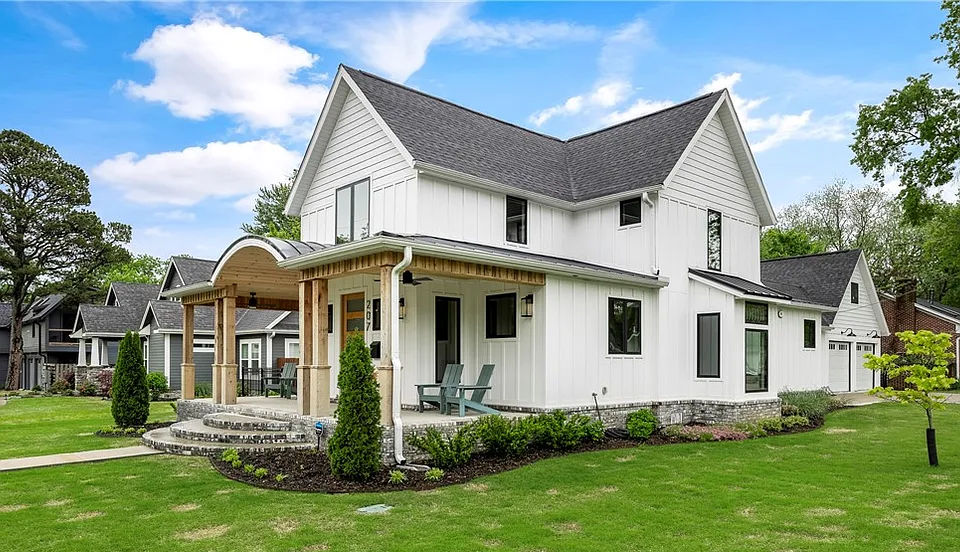 Modern Farmhouse Architecture - Bentonville, Arkansas