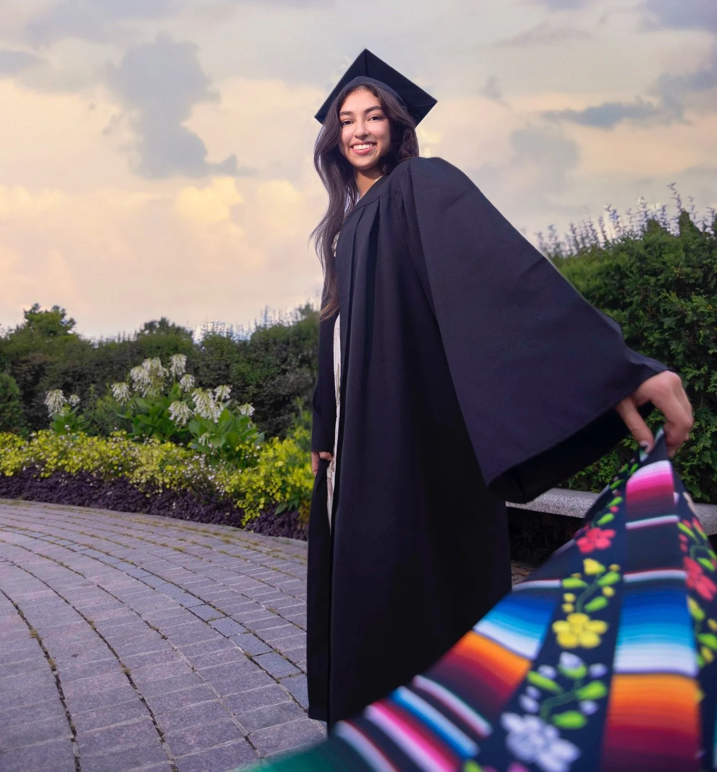 Hey everyone! I&rsquo;m thrilled to be capturing moments in both Las Vegas and Minnesota! 🎉 Check out these gorgeous senior graduation photos I took in Minnesota with the amazing Ana. She looks fantastic! Looking forward to making more memories in b