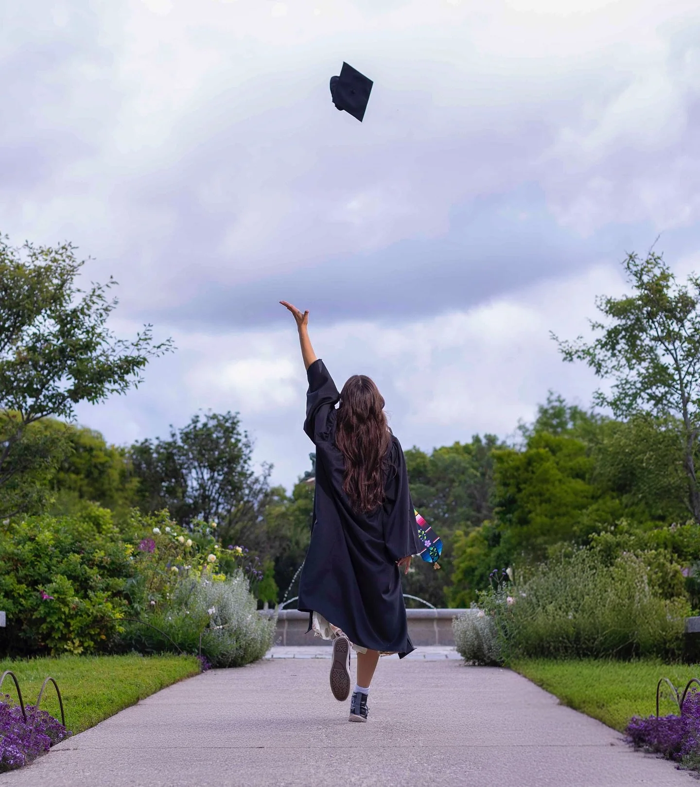 Hey everyone! I&rsquo;m thrilled to be capturing moments in both Las Vegas and Minnesota! 🎉 Check out these gorgeous senior graduation photos I took in Minnesota with the amazing Ana. She looks fantastic! Looking forward to making more memories in b