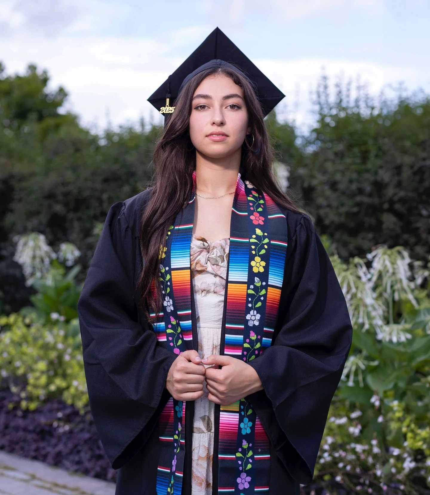 Hey everyone! I&rsquo;m thrilled to be capturing moments in both Las Vegas and Minnesota! 🎉 Check out these gorgeous senior graduation photos I took in Minnesota with the amazing Ana. She looks fantastic! Looking forward to making more memories in b