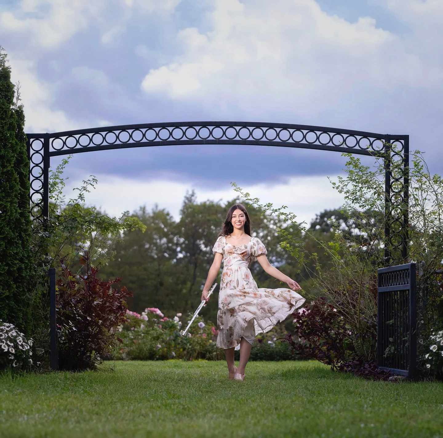 Thrilled to announce that I&rsquo;m expanding my photography services to Minnesota! 🎉 I had the absolute pleasure of capturing the radiant Ana for her senior graduation shoot. Her beauty and grace made this moment unforgettable! Here&rsquo;s to new 