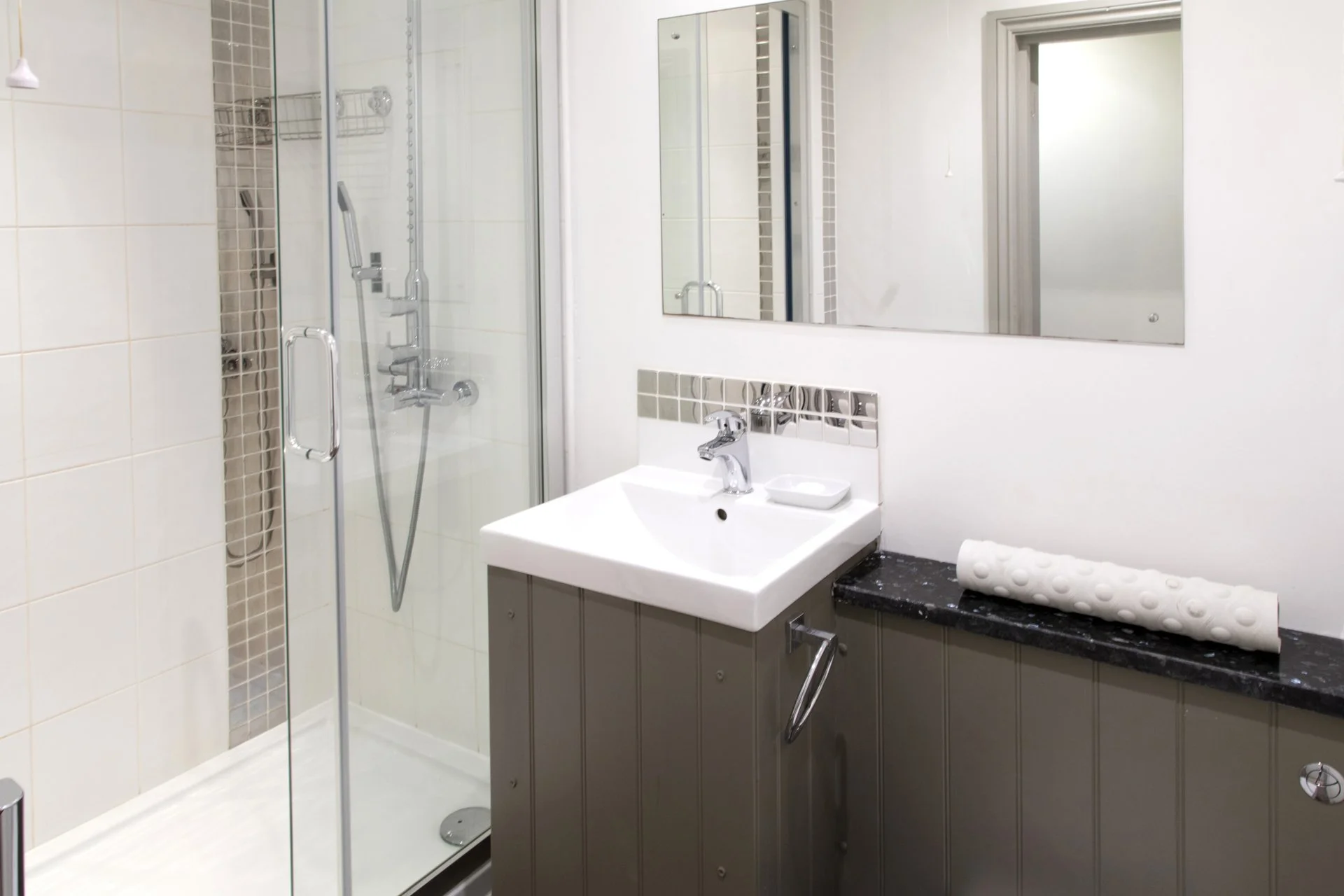 Room 3 - Bath.jpg