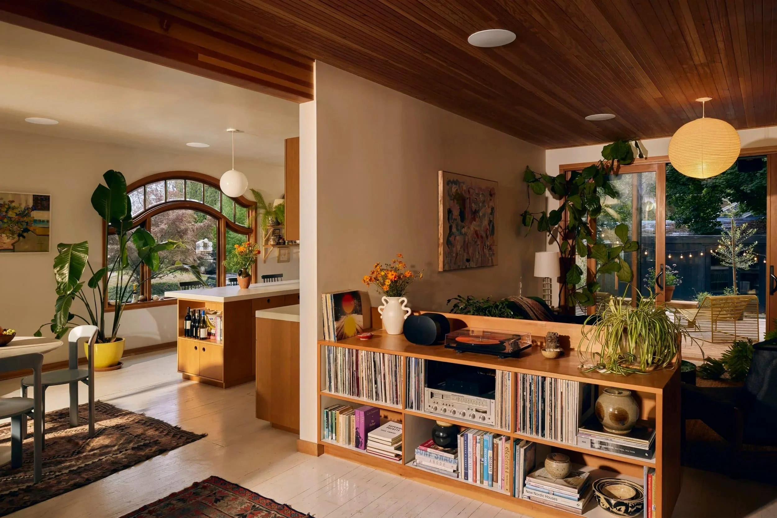 In-Ceiling Speakers vs. Countertop Speakers: Which Is Right for Your Moorestown, NJ Home?