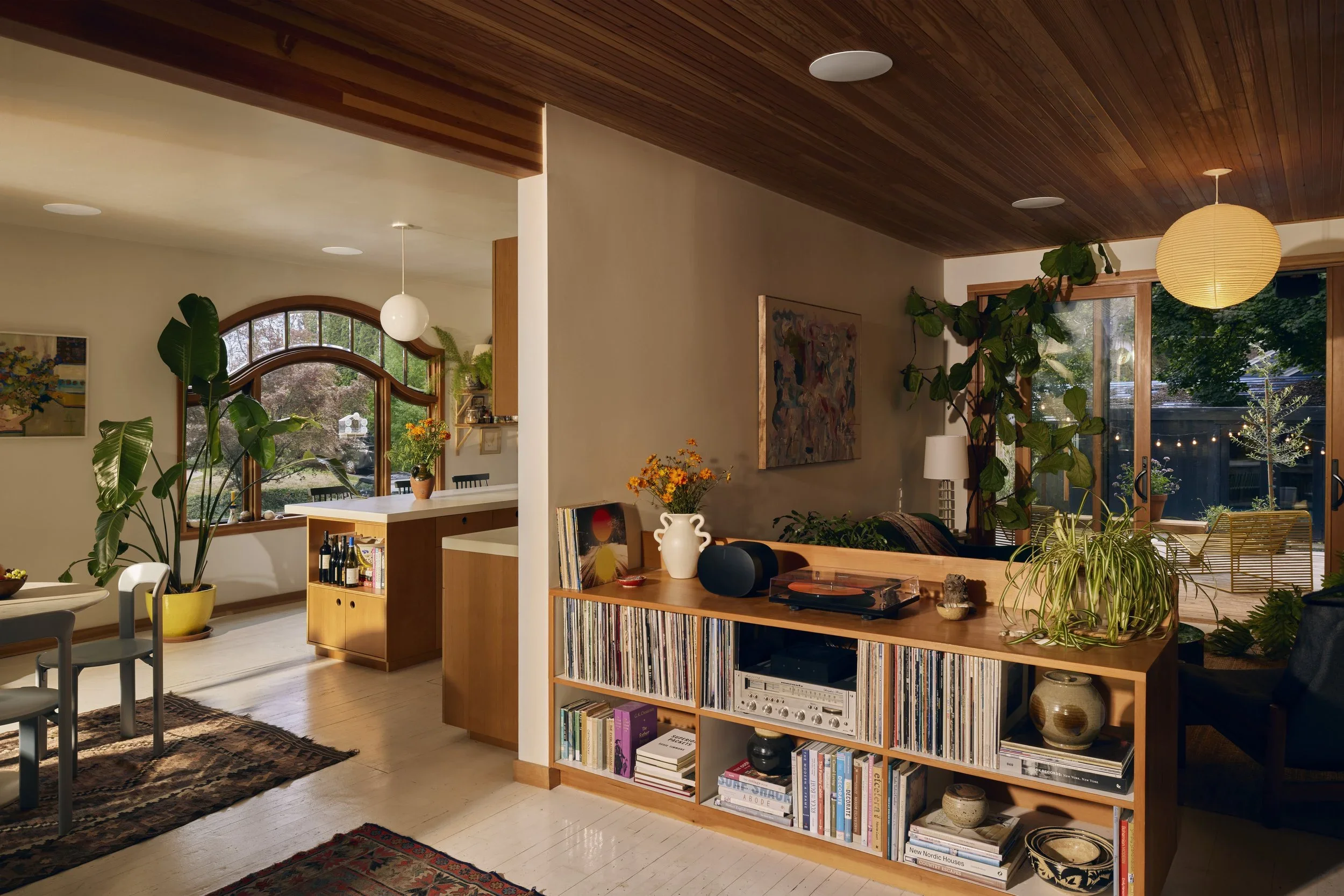 Sonos countertop speaker and in ceiling speaker
