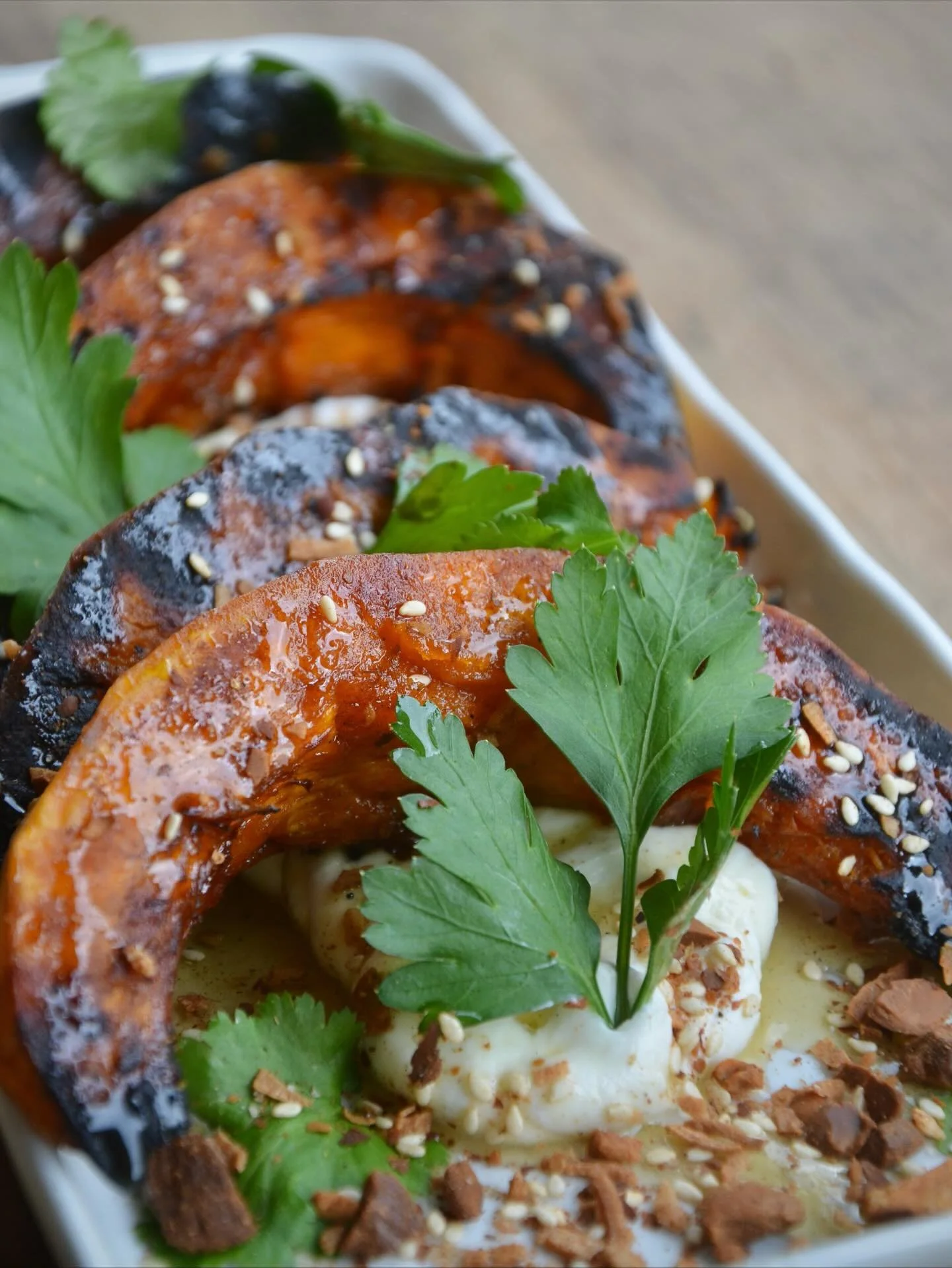 Fall comfort food on the menu! 😋
Grilled winter squash ~ a smokey, sweet, rich dish. Made with @burntrockfarm winter squash, @vermontcreamery chèvre, fresh parsley from @footprintfarm , smoked honey and almond-coconut dukkah. 
Dukkah is a t
