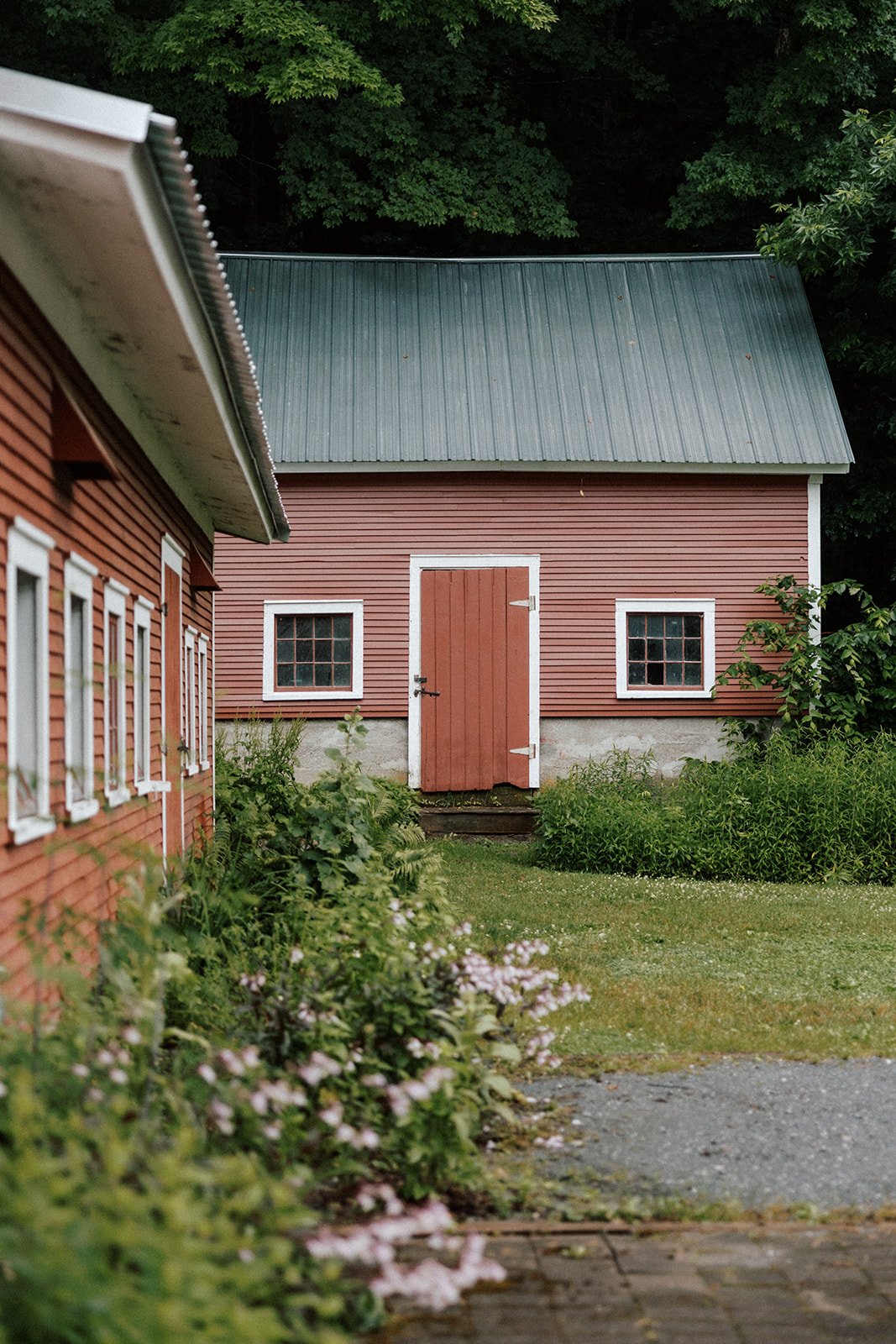 luna-munn-photography-vermont-wedding-the-tillerman-kathy-chris0072_websize.jpg