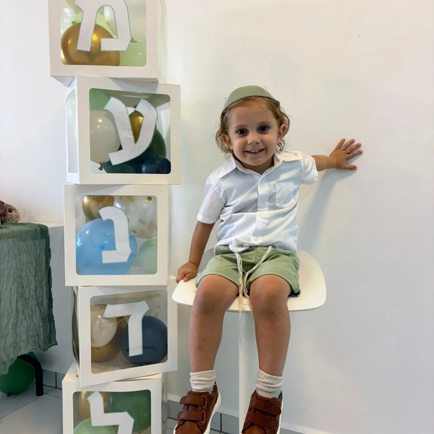 We're still waiting for most of our home essentials while the lift takes its sweet time arriving, but when there&rsquo;s a simcha, we don&rsquo;t wait to celebrate!! Mazal Tov, Mendel!