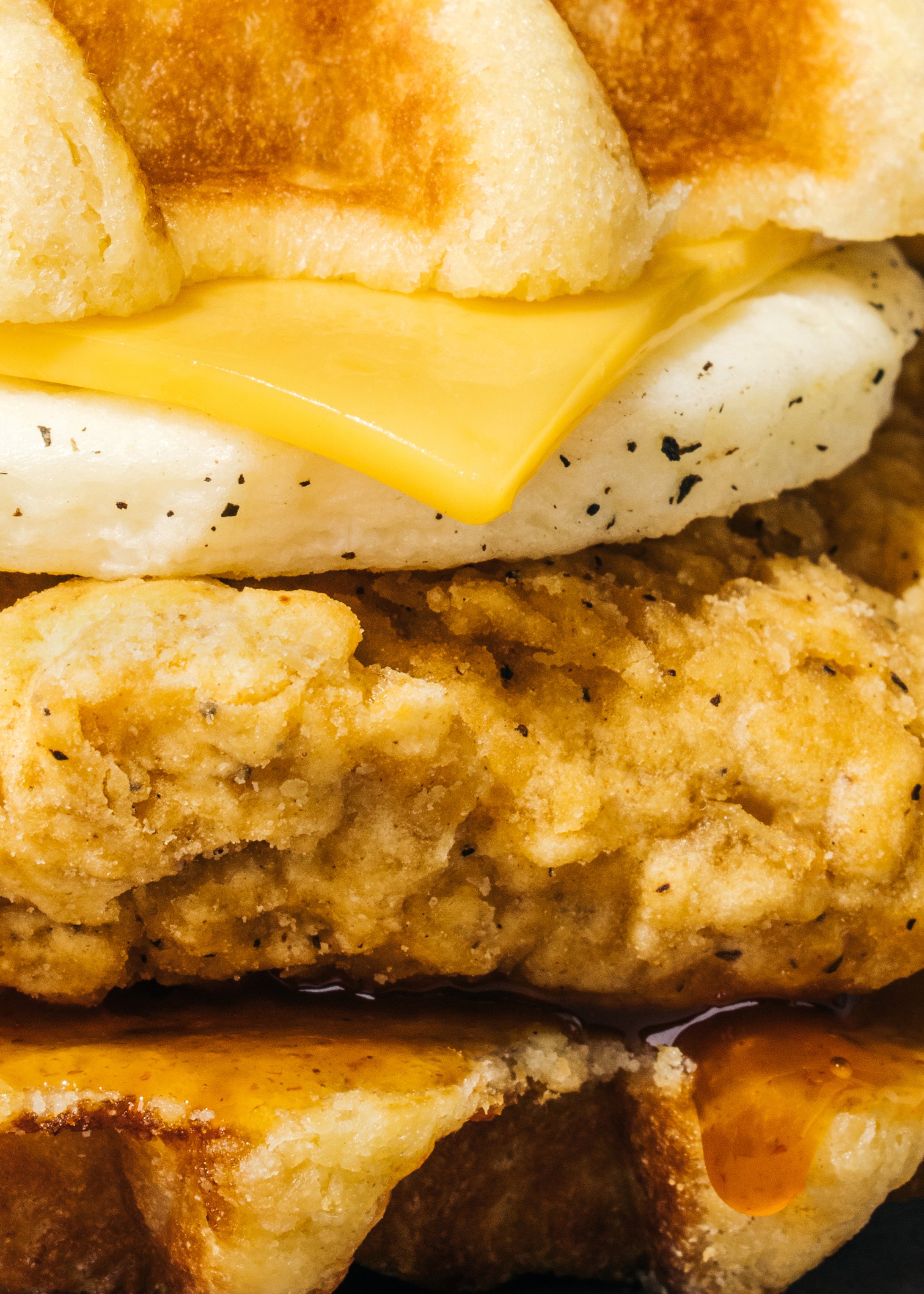 20251118_Racetrac_HotHoneyChickenWaffle_03_SandwichDetail_00107.jpg