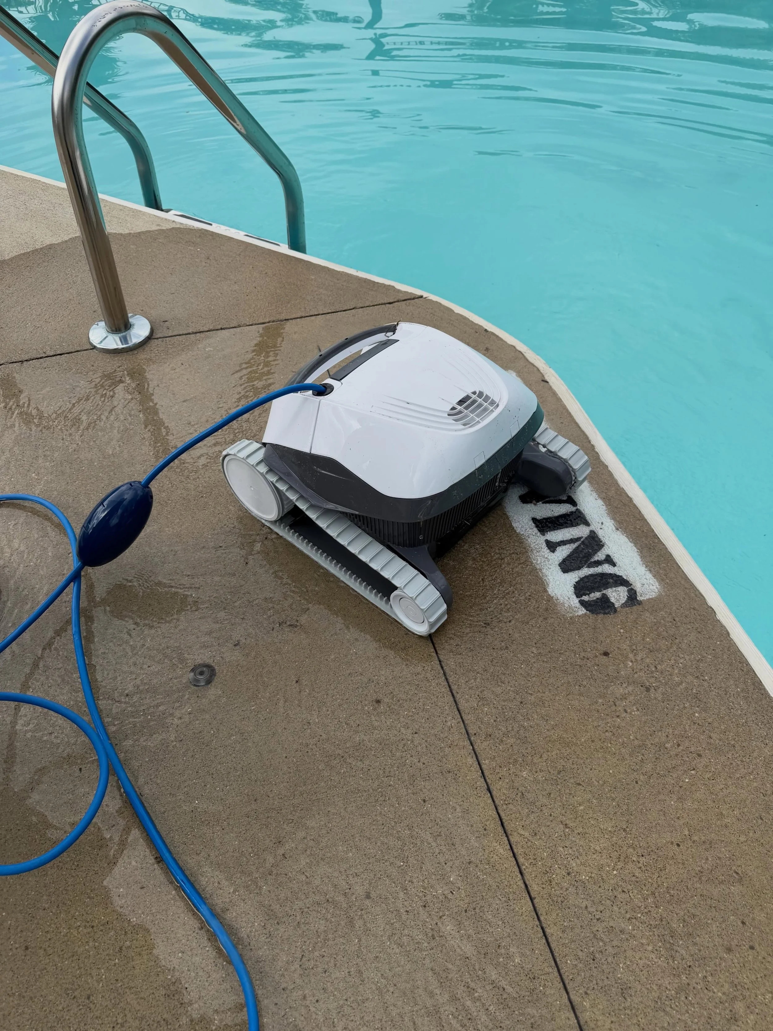 🐬💦 Meet our newest pool team member&hellip; Suba Jeff! 🤖🌊
He may be small, but he works hard keeping the pool sparkling clean! If you spot Suba Jeff cruising around while you&rsquo;re enjoying the water, don&rsquo;t worry&mdash;he&rsquo;s just on