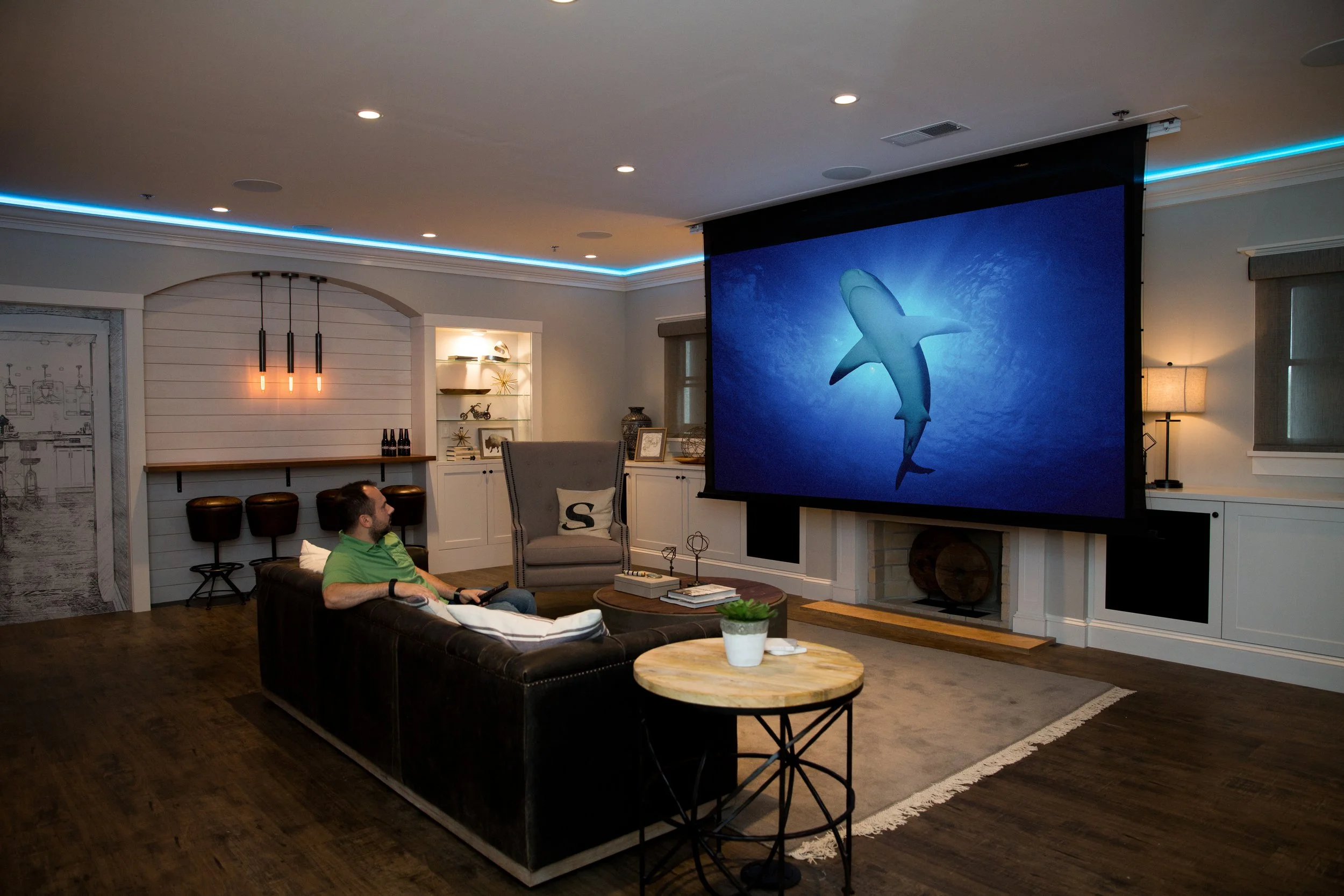 Smart Systems Gallery helps you choose the right screen for your room, lighting, and design. From retractable to ambient light-rejecting options, each screen is selected for a clean look and sharp picture.
