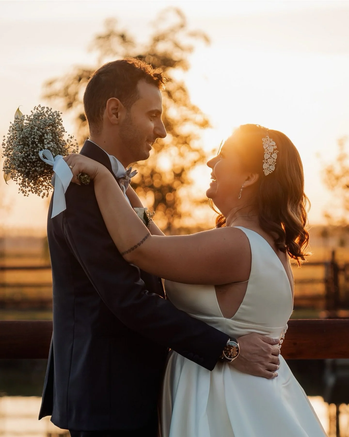 Golden vibes ✨ 
.
.
.
Photo &amp; Video: @weddinlove_ig
Florals: @artballoons.milano 
Music: @sebsrhoyal 
Make-up: @alinabgmakeup 
Bride: @miss.aanka 
Groom: @mich_mi87ct