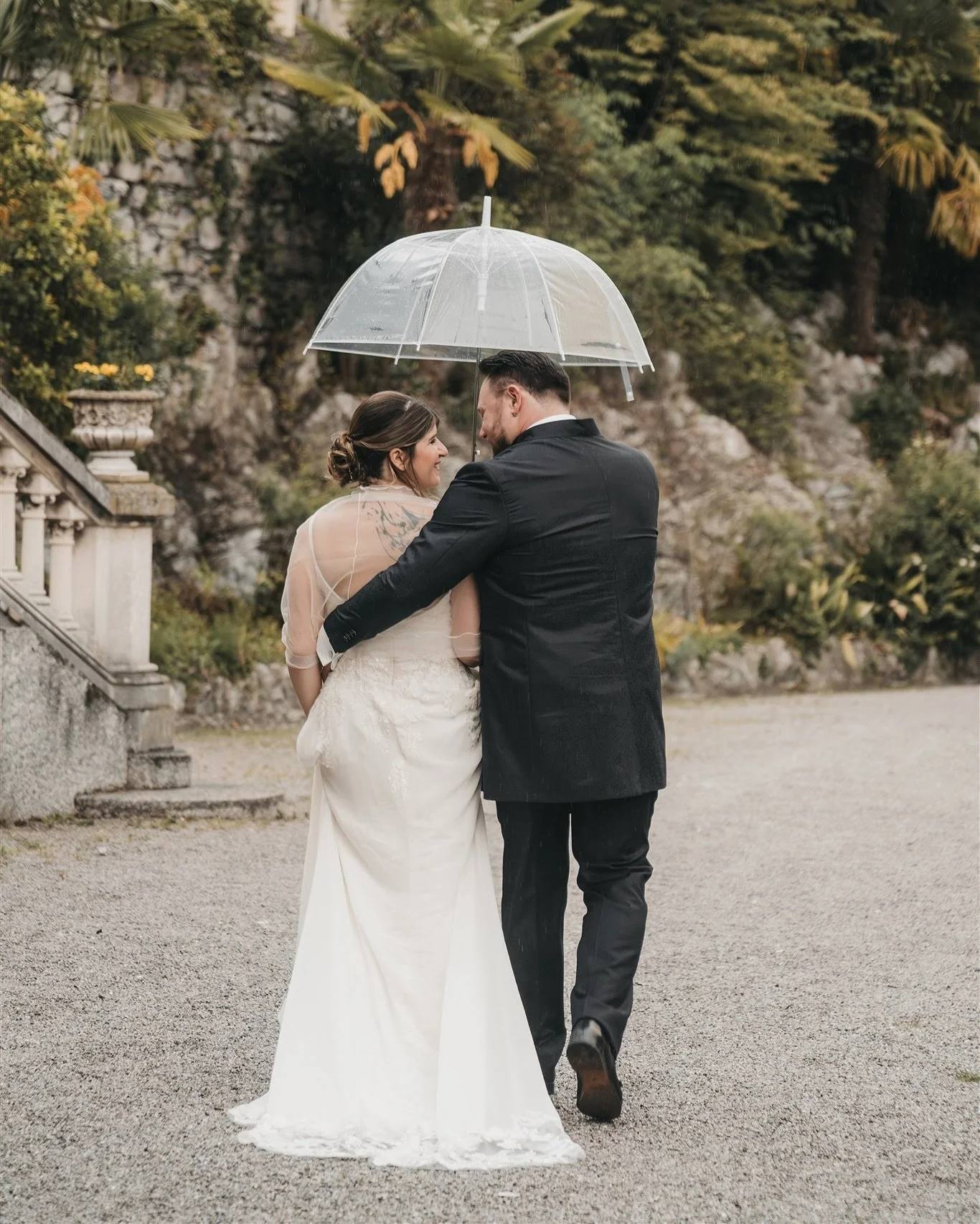 Love shines even in the rain. 
Capturing the magic of your special day, no matter the weather. ☔🤍
.
.
.
Venue, Catering &amp; Cake: @villa_rizzoli 
Photo &amp; Video: @weddinlove_ig
Florals: @re.fasa 
Make up &amp; Hair: @silviabainitruccosposa 
Bri