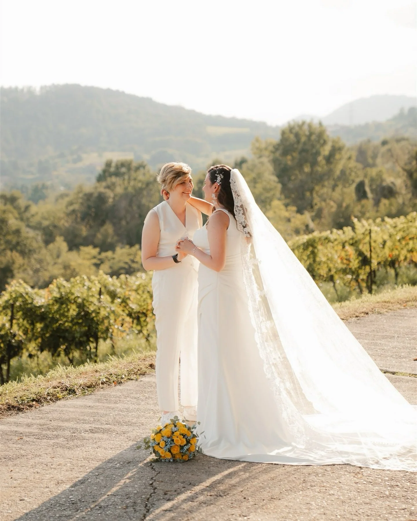 Lara &amp; Sara - A little glimpse into a love-filled day 🤍
.
.
.
Venue, Catering &amp; Cake: @locanda.armonia 
Photo &amp; Video: @weddinlove_ig
Florals: @langolofiorito_gorlago 
Make up &amp; Hair: @desire_arnoldi_weddinghair 
Bride&rsquo;s Dress: