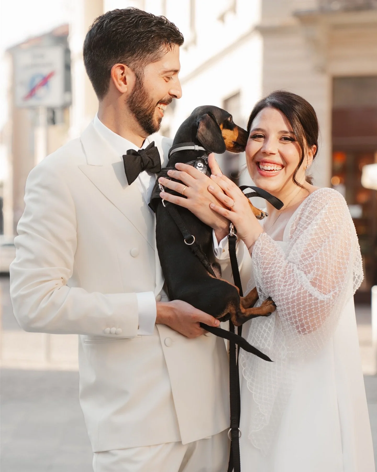 Giugno mi ha regalato questo matrimonio pieno di luce, sorrisi e piccoli gesti che parlano d&rsquo;amore 🤍✨
Non vedevo l&rsquo;ora di condividere qualche scatto in anteprima!
.
.
.
Venue, Catering &amp; Cake: @mariencomilano 
Photo: @weddinlove_ig
F