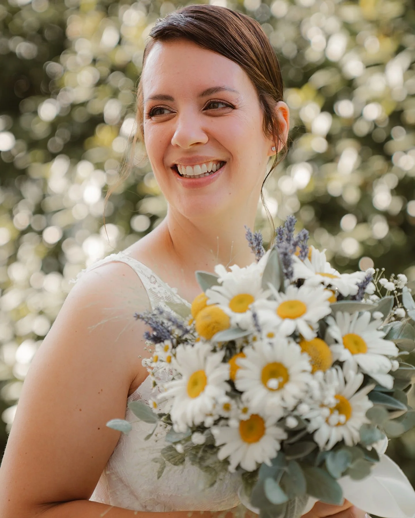Con Clizia e Giovanni abbiamo riso, ci siamo emozionati e abbiamo respirato la bellezza delle cose semplici, quelle che restano davvero. 
Un piccolo assaggio 🌼
.
.
.
Venue, Catering &amp; Cake: @lagalizia_official 
Photo &amp; Video: @weddinlove_ig
