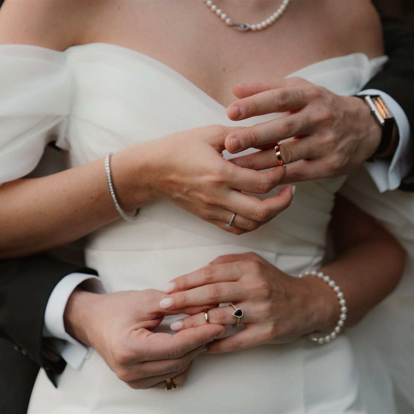 ♾️
.
.
.
Venue, Catering &amp; Cake: @villa_malliana 
Photo &amp; Video: @weddinlove_ig 
Florals: @_redifiori_ 
Make up &amp; Hair: @amanda.tironi 
Bride&rsquo;s Dress: @ariel_spose 
Bride&rsquo;s Shoes: @jimmychoo 
Music: @andrea__vivona 
Bride: @va