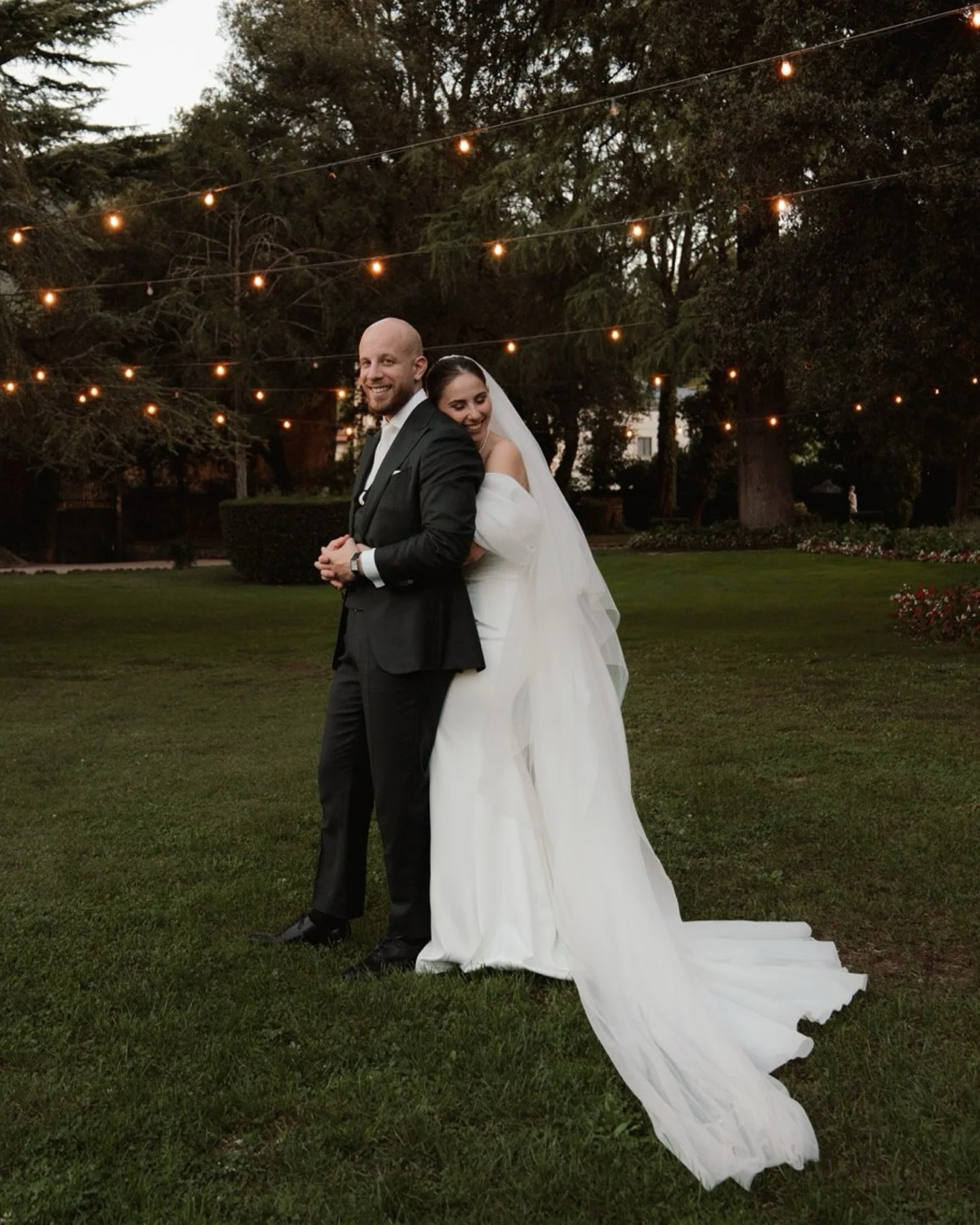 Not everything was perfect.
But everything was felt.
.
.
.
Venue, Catering &amp; Cake: @villa_malliana 
Photo &amp; Video: @weddinlove_ig 
Florals: @_redifiori_ 
Make up &amp; Hair: @amanda.tironi 
Bride&rsquo;s Dress: @ariel_spose 
Bride&rsquo;s Sho
