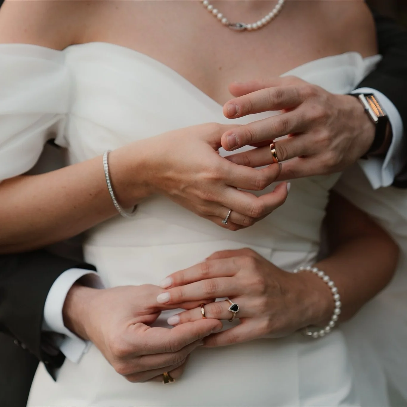 ♾️
.
.
.
Venue, Catering &amp; Cake: @villa_malliana 
Photo &amp; Video: @weddinlove_ig 
Florals: @_redifiori_ 
Make up &amp; Hair: @amanda.tironi 
Bride&rsquo;s Dress: @ariel_spose 
Bride&rsquo;s Shoes: @jimmychoo 
Music: @andrea__vivona 
Bride: @va