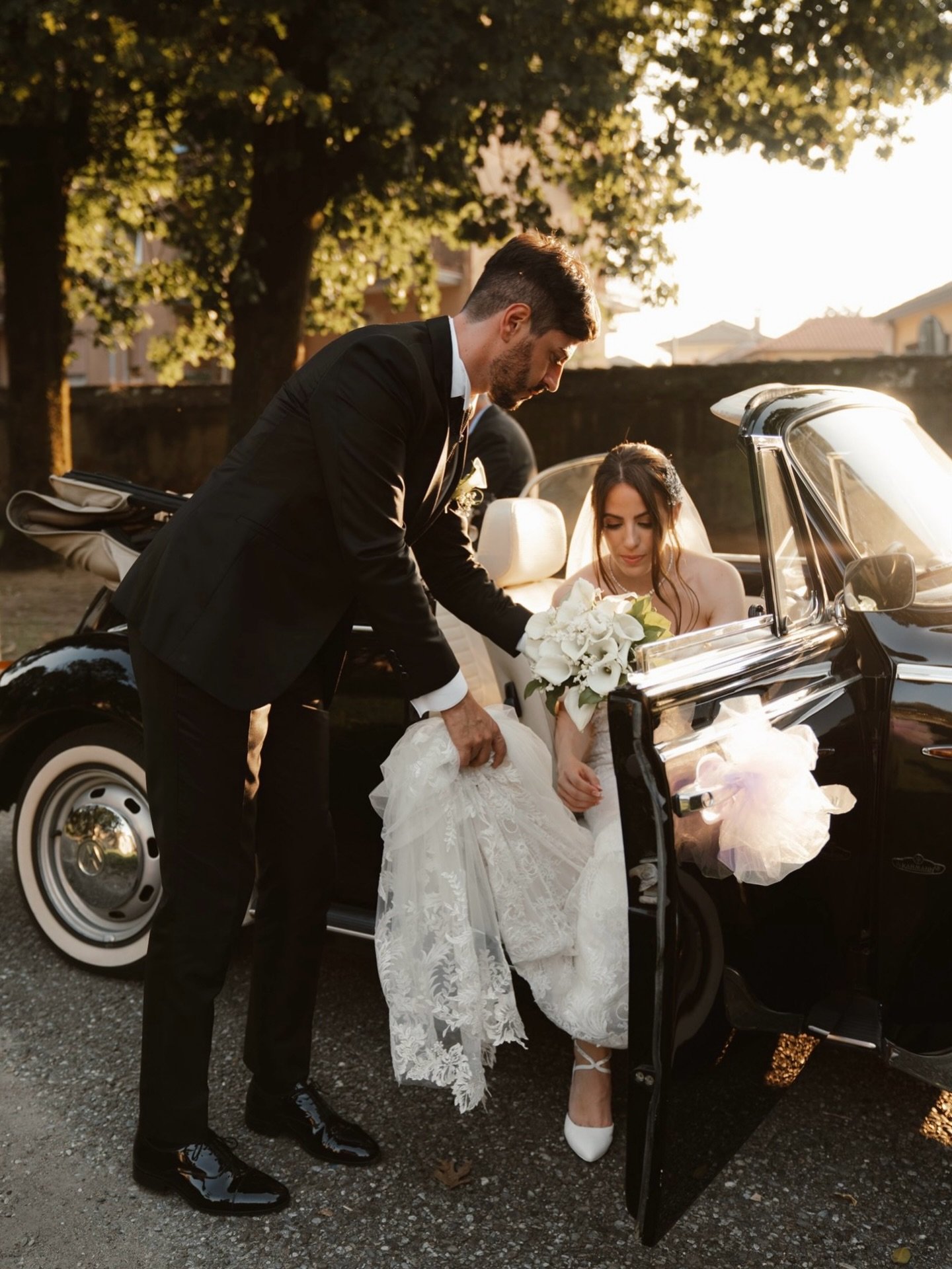 Arriving in style. 

Venue, Catering &amp; Cake: @castello_bolognini_official 
Photography &amp; Films: @weddinlove_ig 
Bride&rsquo;s Dress: @nicolemilanoofficial 
Groom&rsquo;s Suit &amp; Shoes: @carlopignatelliofficialpage 
Music: @foryou__weddingm