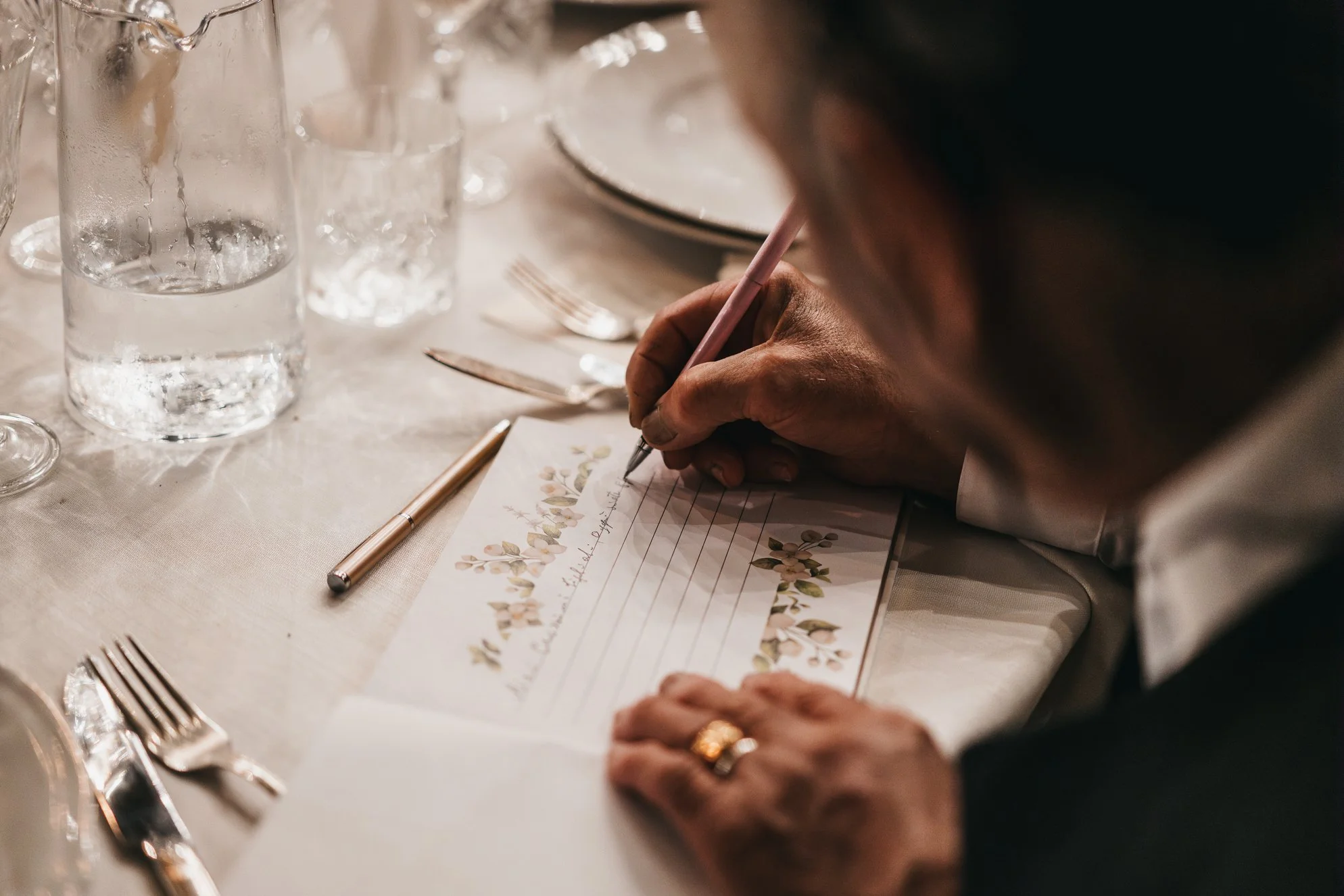 A MILANO PER AMORE.
Un matrimonio elegante tra la storica Chiesa di Santa Maria del Suffragio e Villa Scheibler.
