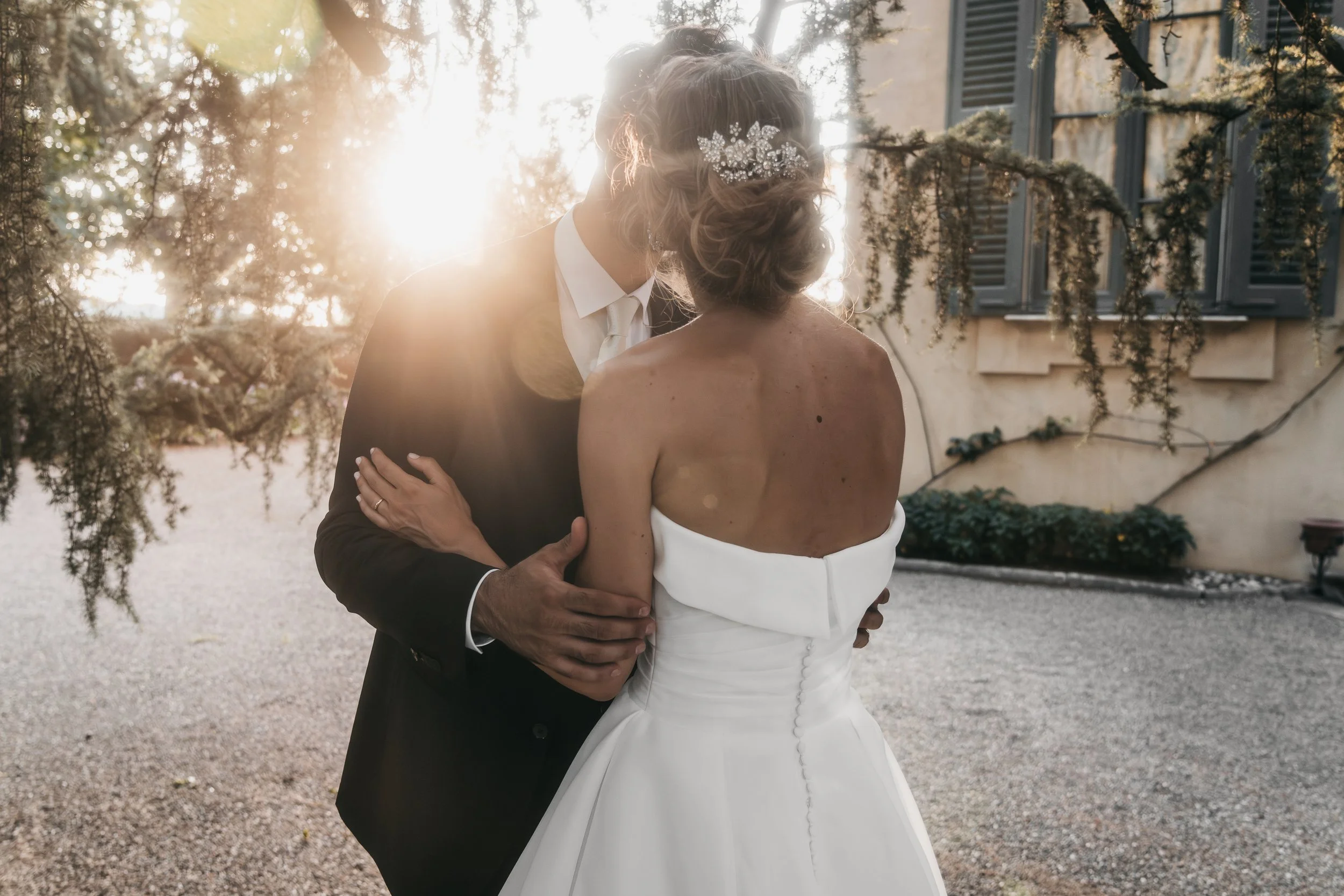 A MILANO PER AMORE.
Un matrimonio elegante tra la storica Chiesa di Santa Maria del Suffragio e Villa Scheibler.