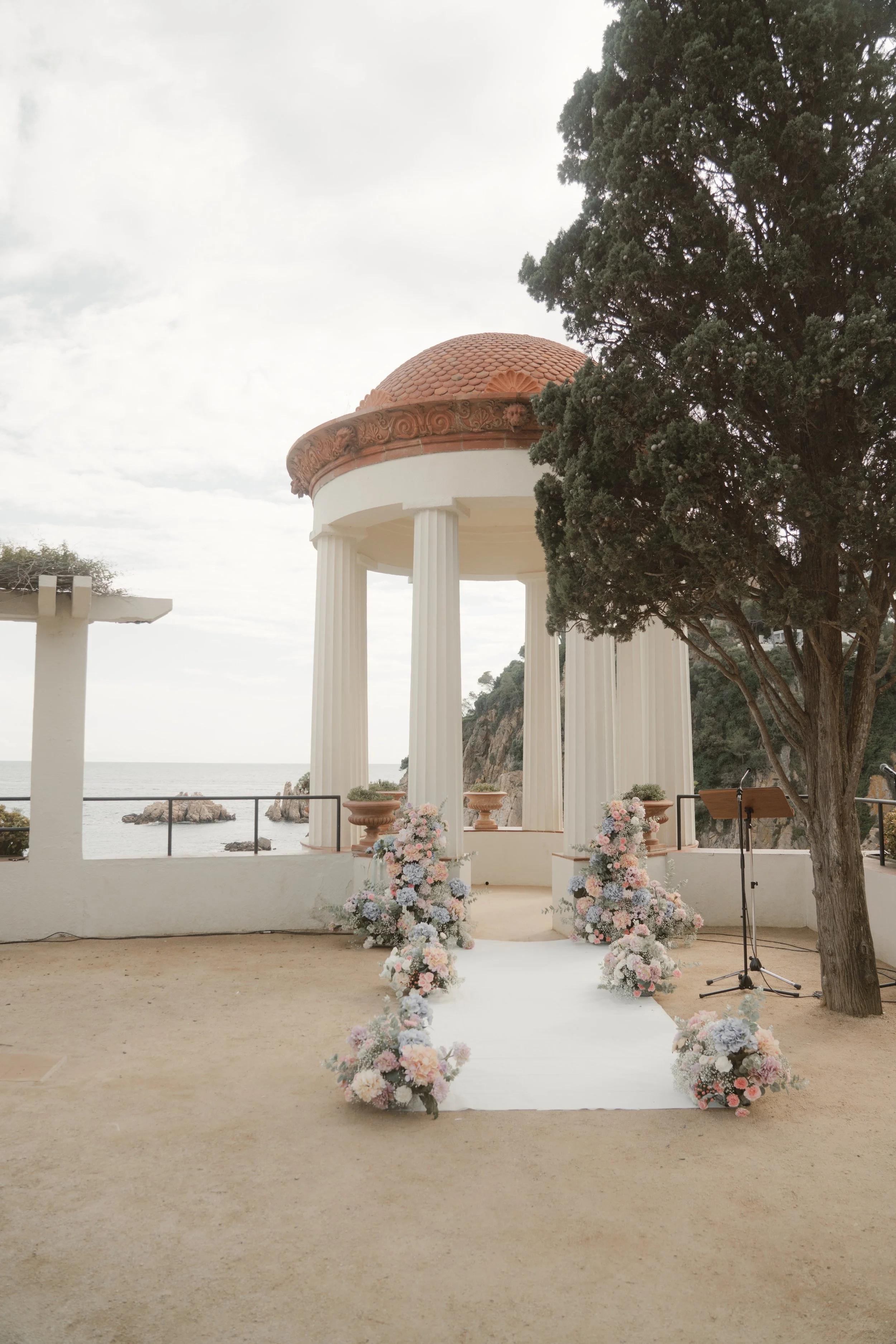 AN INTIMATE ELOPEMENT BETWEEN BLANES AND BARCELONA