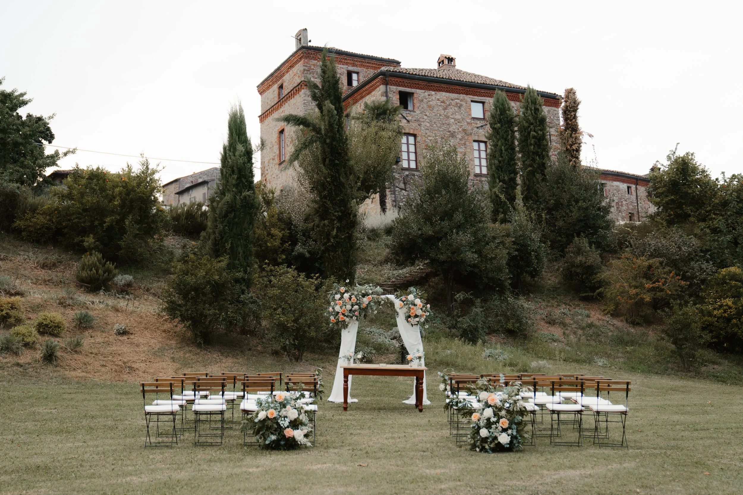 UN MATRIMONIO DA FAVOLA                         AL CASTELLO DI TASSARA