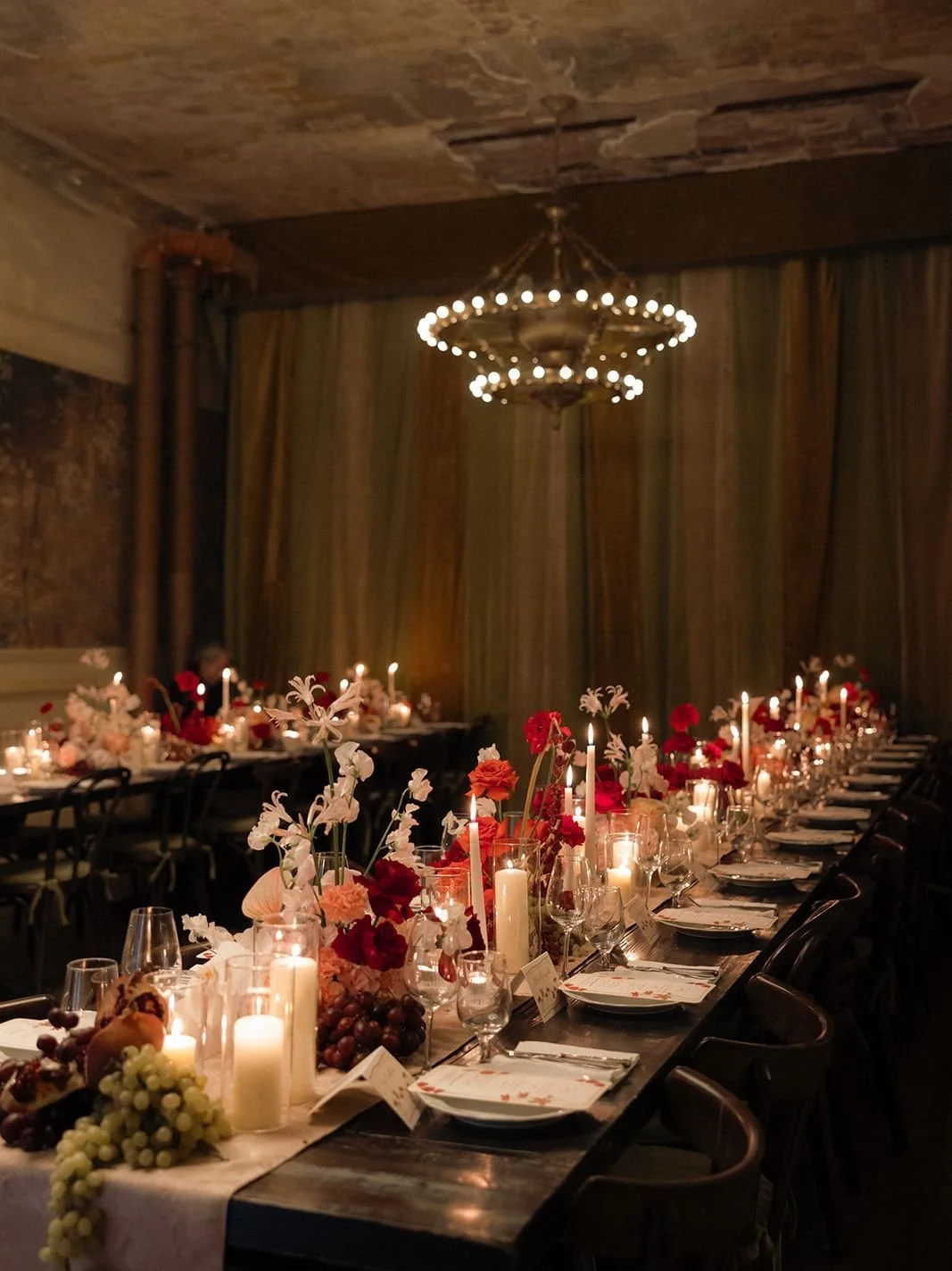 A cozy and incredibly chic daytime reception ✨ 

Planning: @rachelbeharevents
Venue: @hotelchelsea
Stationery Illustrations: @chandler_d_designs
Photographer: @loreto_caceres_photography
Florist: @e_p_h_e_m_e_r_a
DJ + Instrumentals: @jarrellentertain