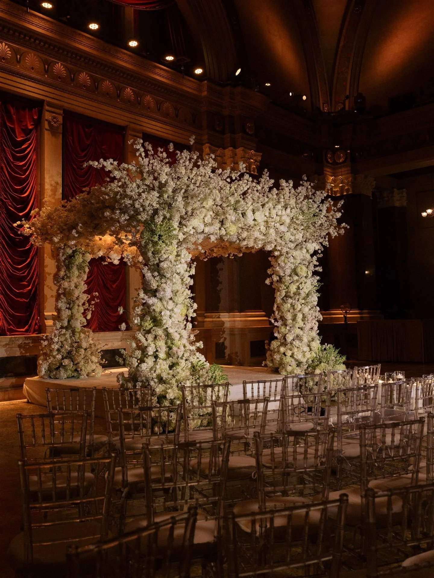 A chuppah in full bloom just for M + B 🌼 

Planner: @rachelbeharevents
Venue + Bar: @weylin1875
Catering: @pinchfooddesign
Florist: @iviejoyfloralarts
Entertainment: @starlightmusicnyc
Photographer: @lironerelco
Videographer: @kissthebridefilms
Rent
