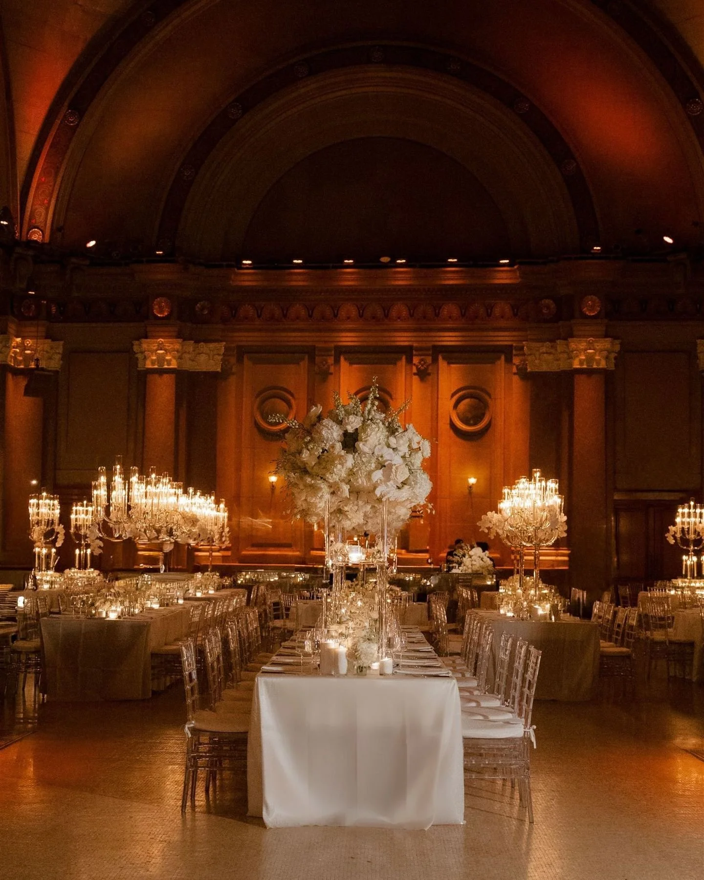 An elevated evening at the Weylin for M + B ✨ 

Planner: @rachelbeharevents
Venue + Bar: @weylin1875
Catering: @pinchfooddesign
Florist: @iviejoyfloralarts
Entertainment: @starlightmusicnyc
Photographer: @lironerelco
Videographer: @kissthebridefilms
