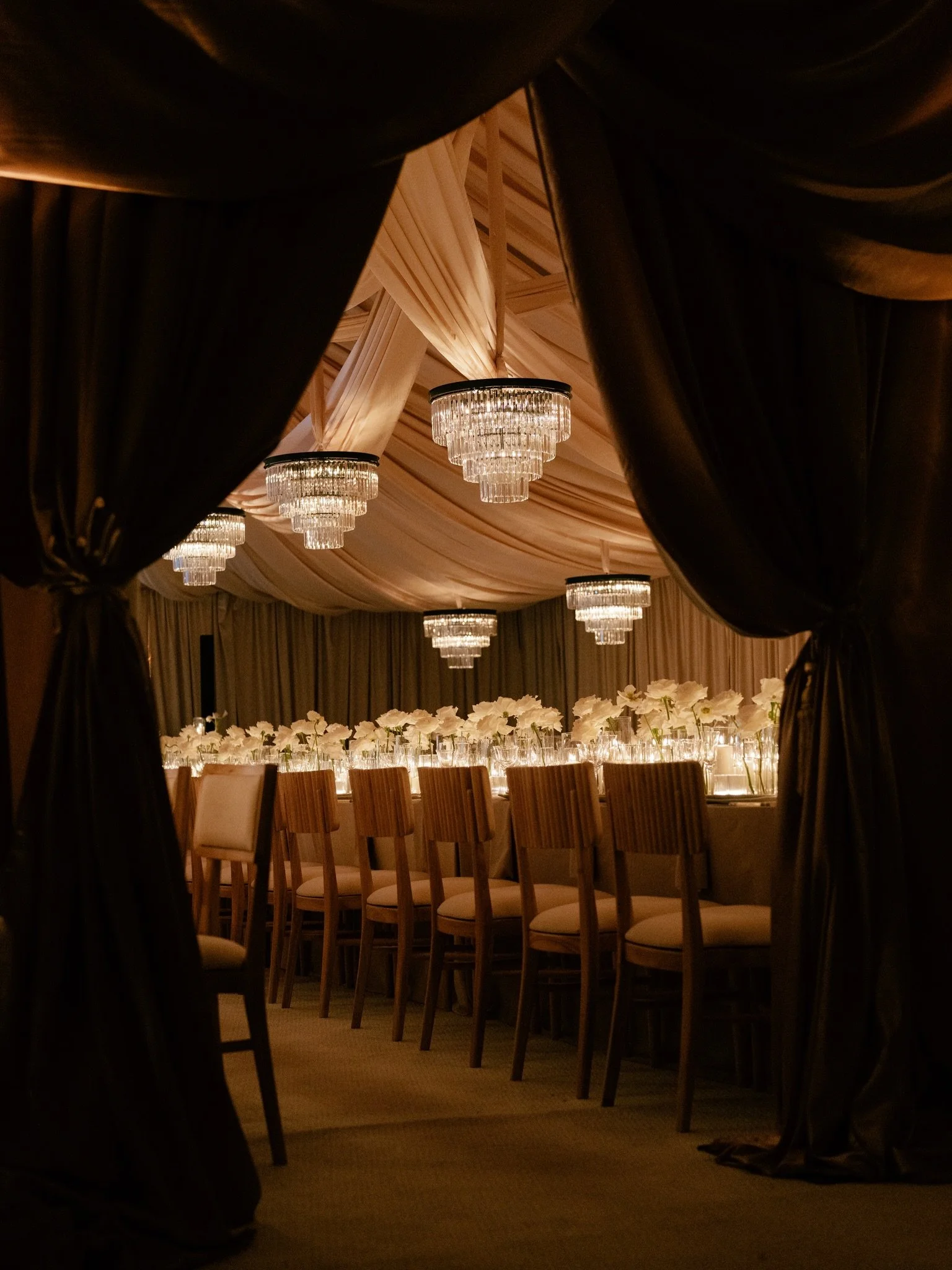 And then we opened the tent.
Layers of draping, cascading chandeliers, and rows of candlelight transformed the space into something entirely immersive.

Planning: @rachelbeharevents
Florals / Drapery:@iviejoyfloralarts
Photography: @levkupermanweddin